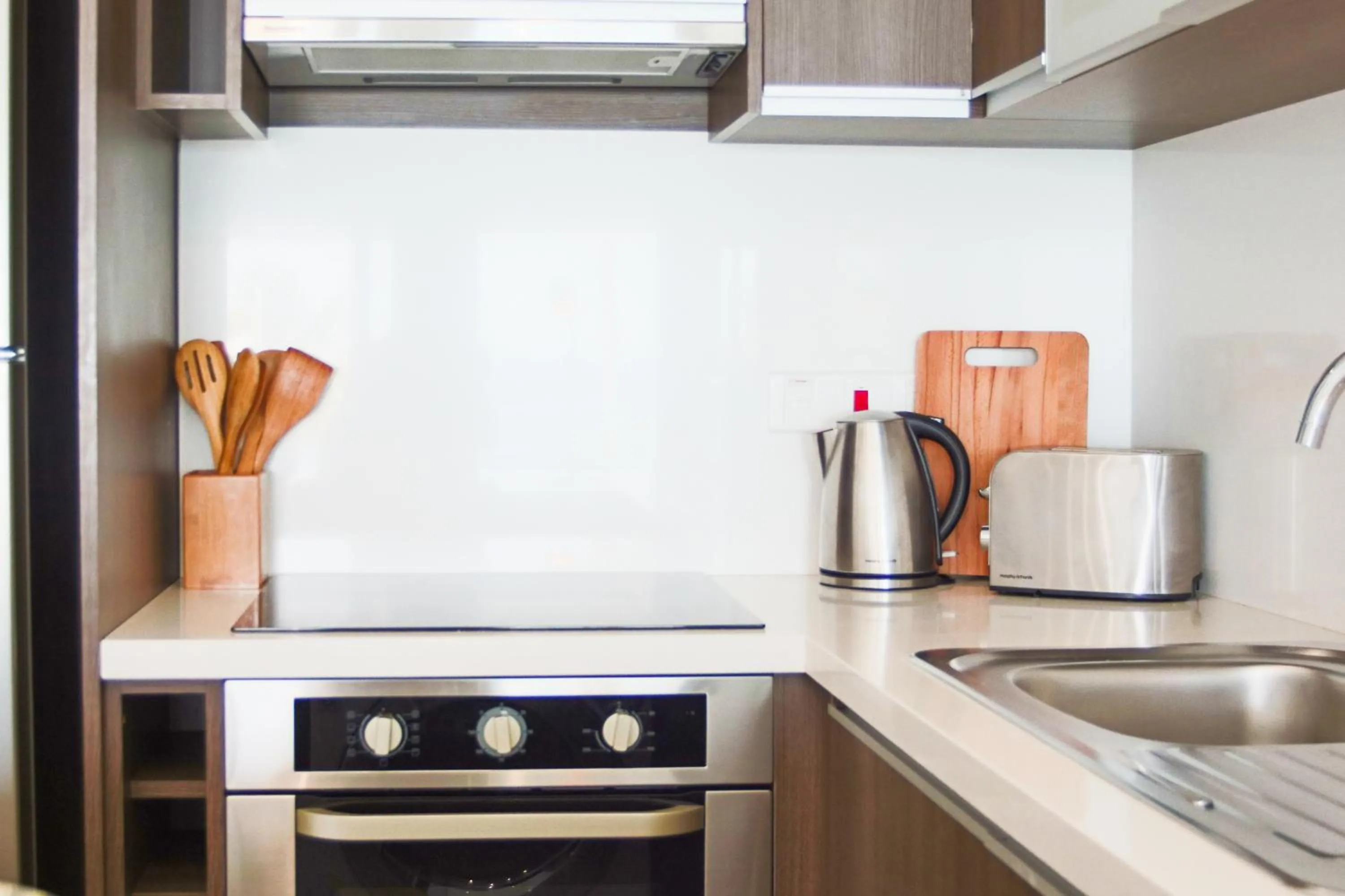 Coffee/tea facilities in Phaedrus Living Seaview Luxury Flat Lighthouse 53