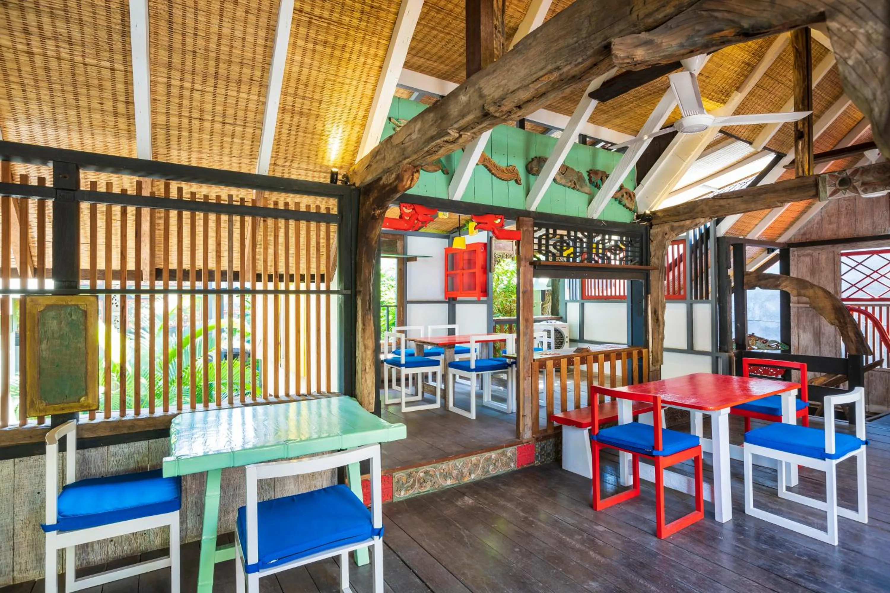 Restaurant/places to eat in Amed Lodge by Sudamala Resorts