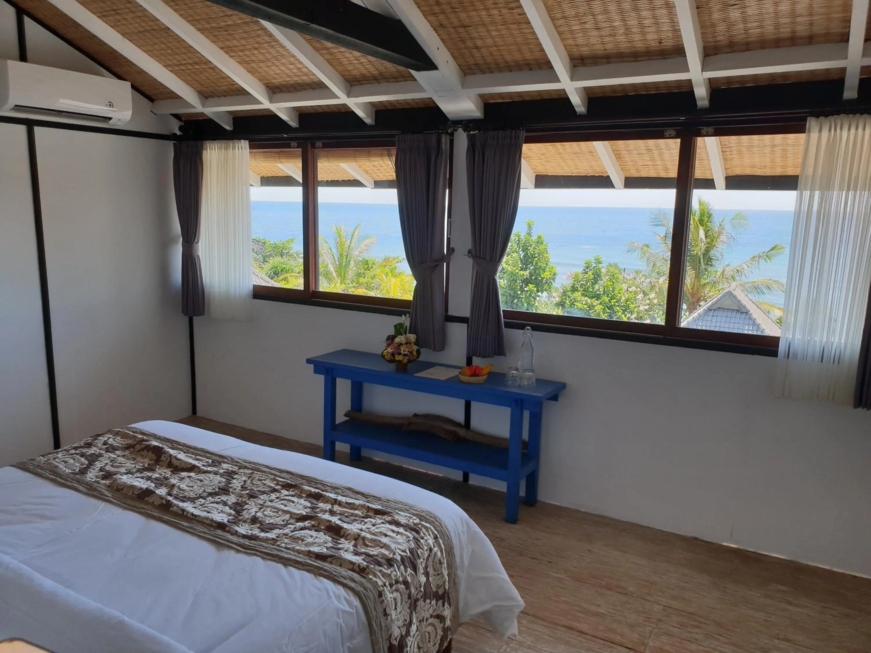 Bed in Amed Lodge by Sudamala Resorts