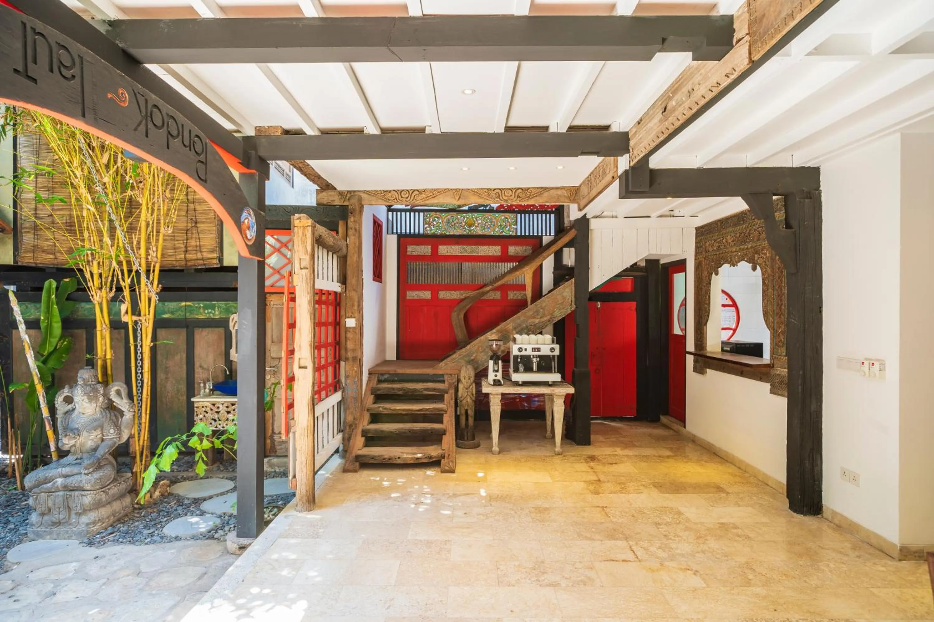 Lobby or reception in Amed Lodge by Sudamala Resorts