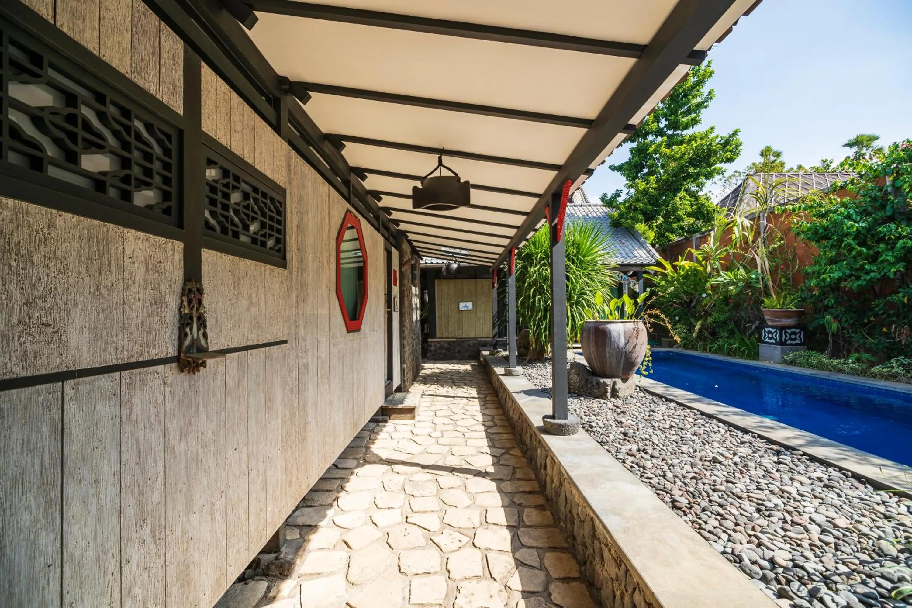 Swimming pool in Amed Lodge by Sudamala Resorts