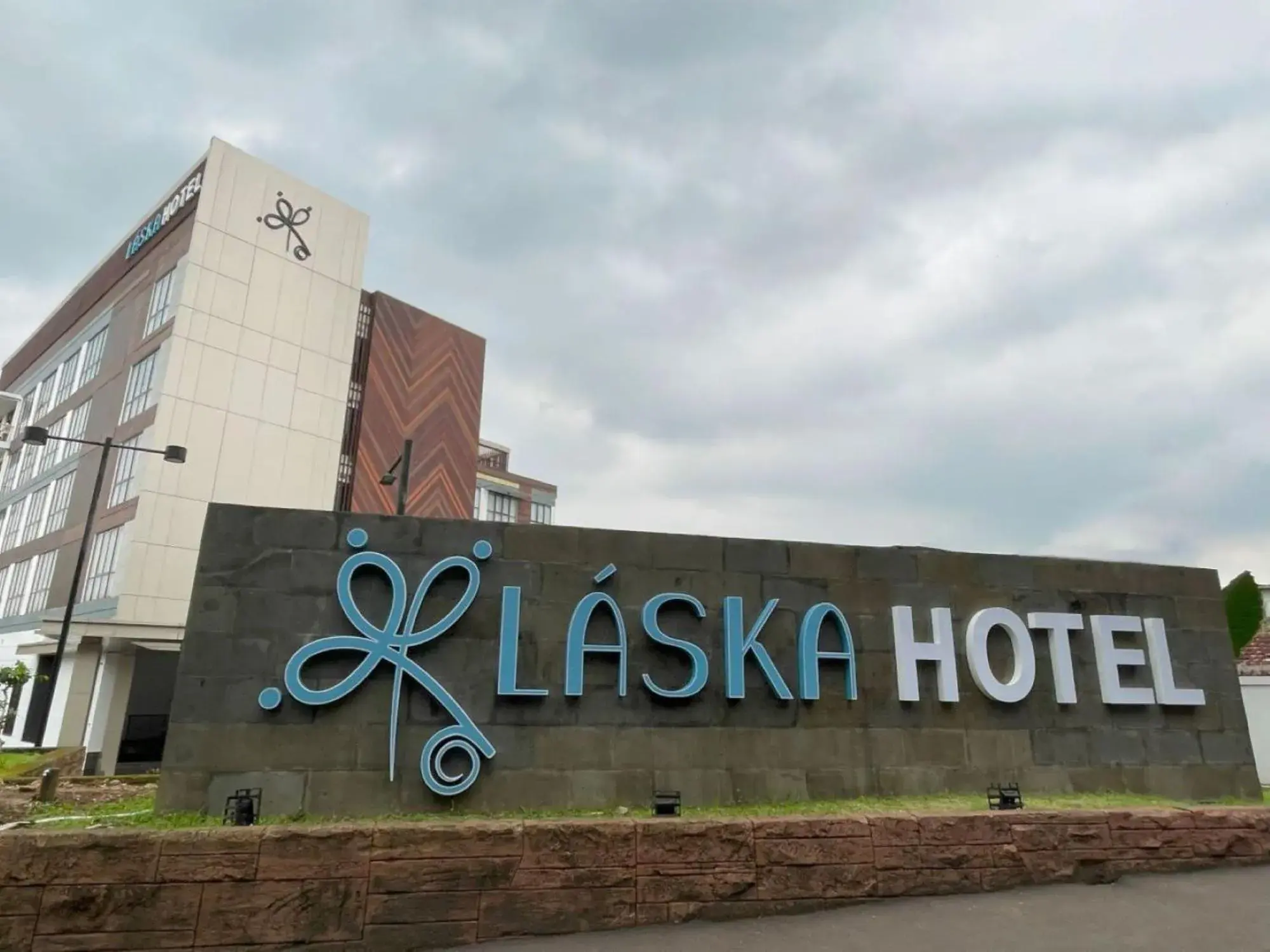 Property building in Laska Hotel Sukabumi Property building in Laska Hotel Sukabumi