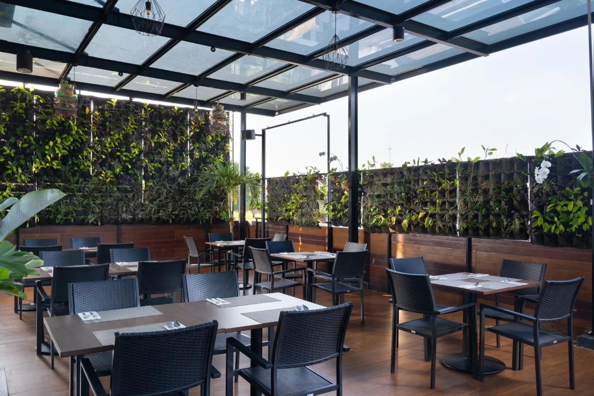 Restaurant/places to eat in Hotel Santika Sukabumi