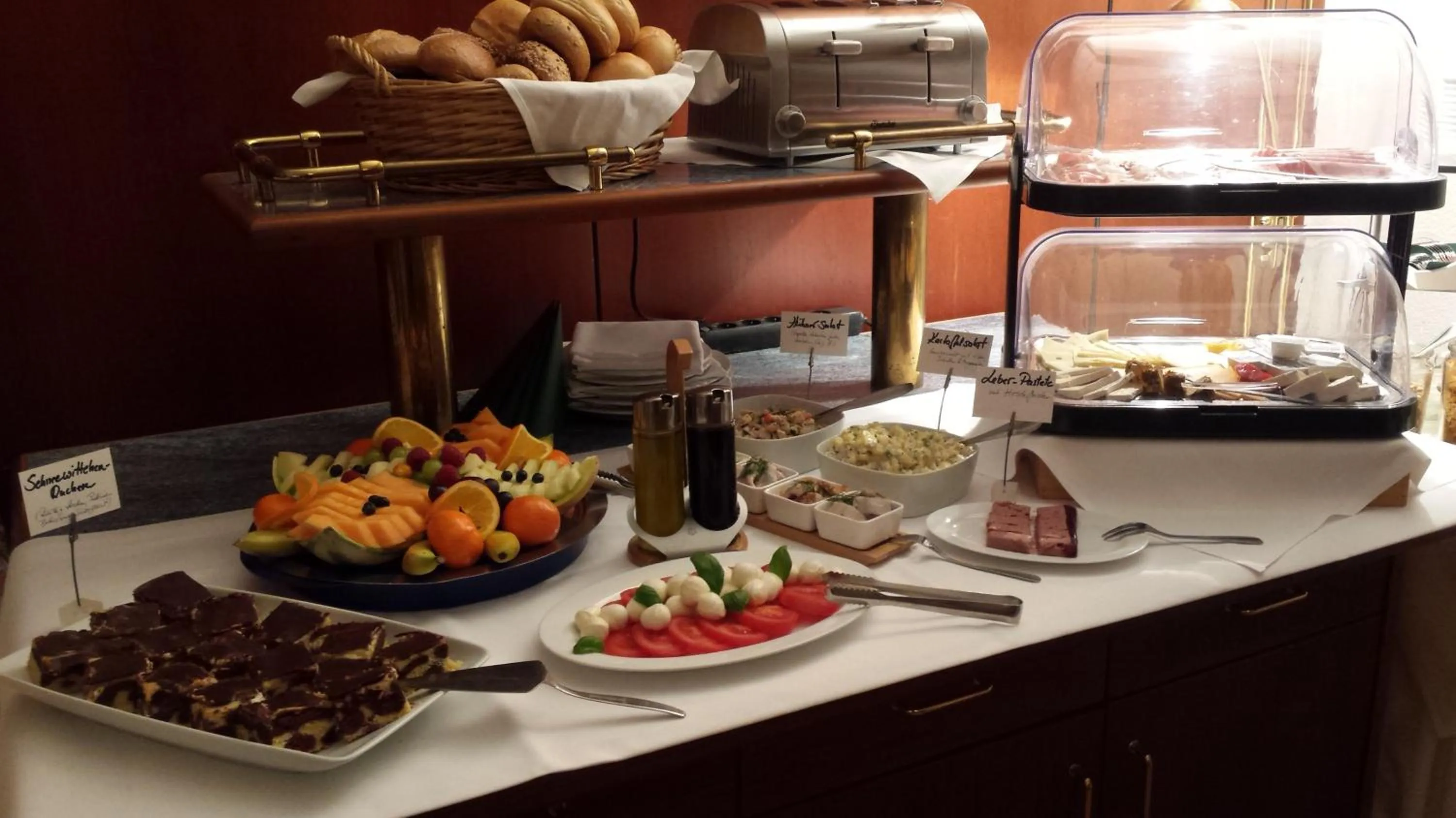 Buffet breakfast in Villa Wilisch