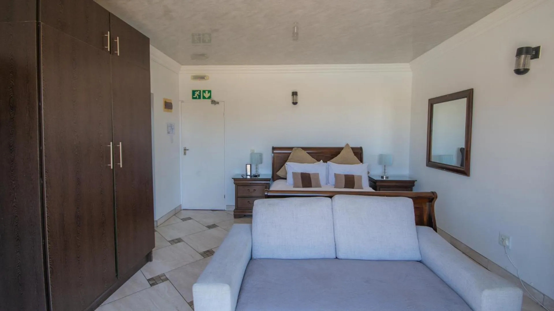 Bedroom, Bed in Falling Waters Guest House