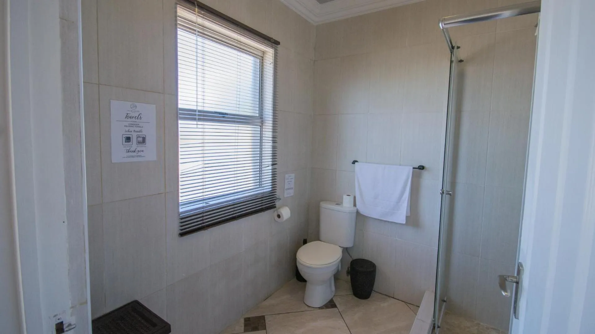 Toilet in Falling Waters Guest House