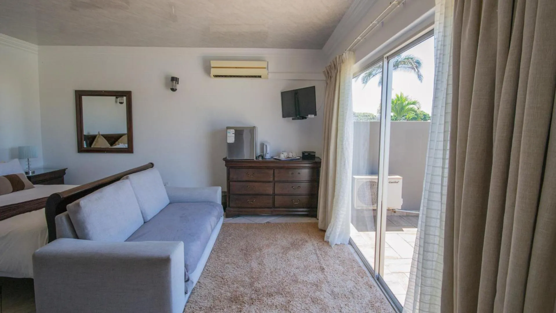 TV and multimedia in Falling Waters Guest House