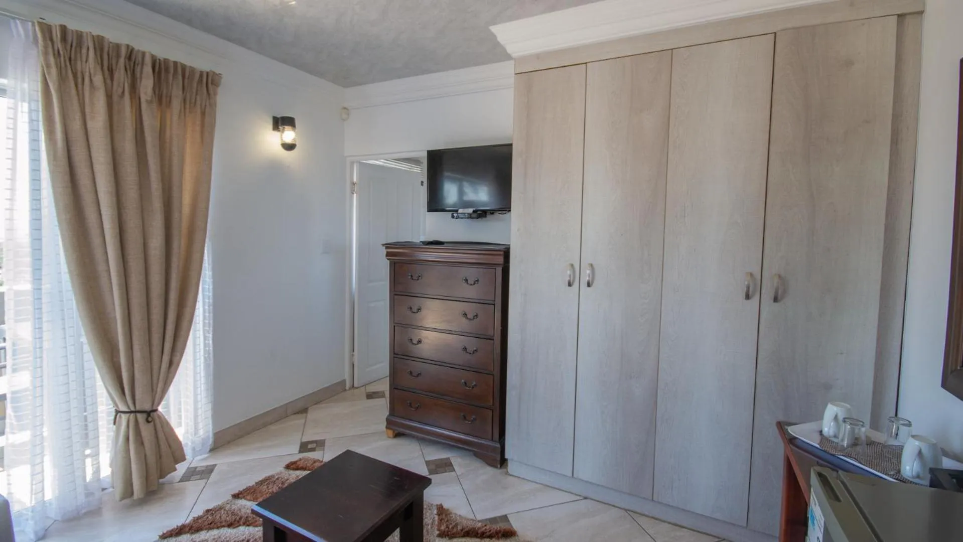 wardrobe, Bed in Falling Waters Guest House