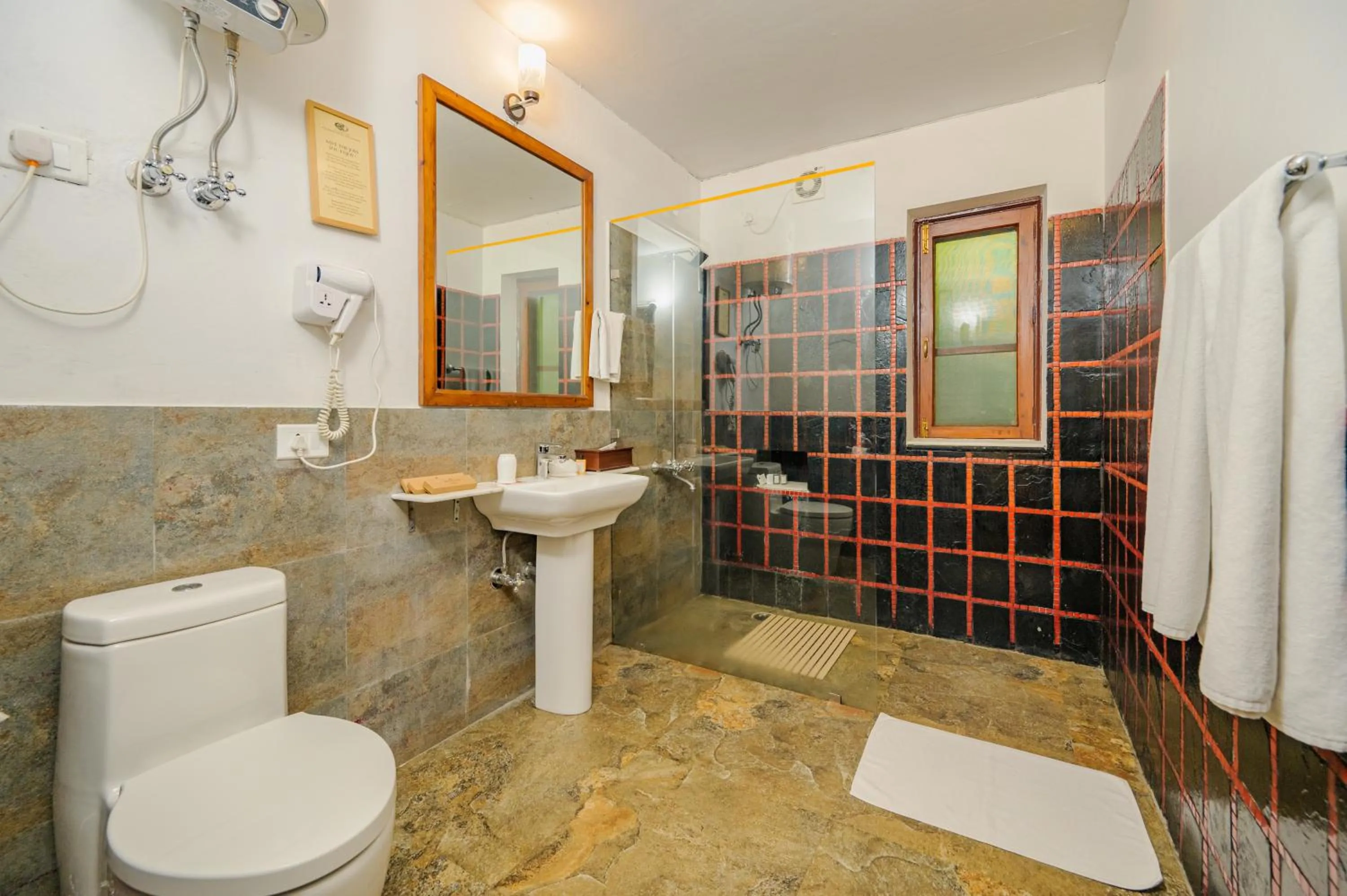 Bathroom in Neemrana's Glasshouse on the Ganges