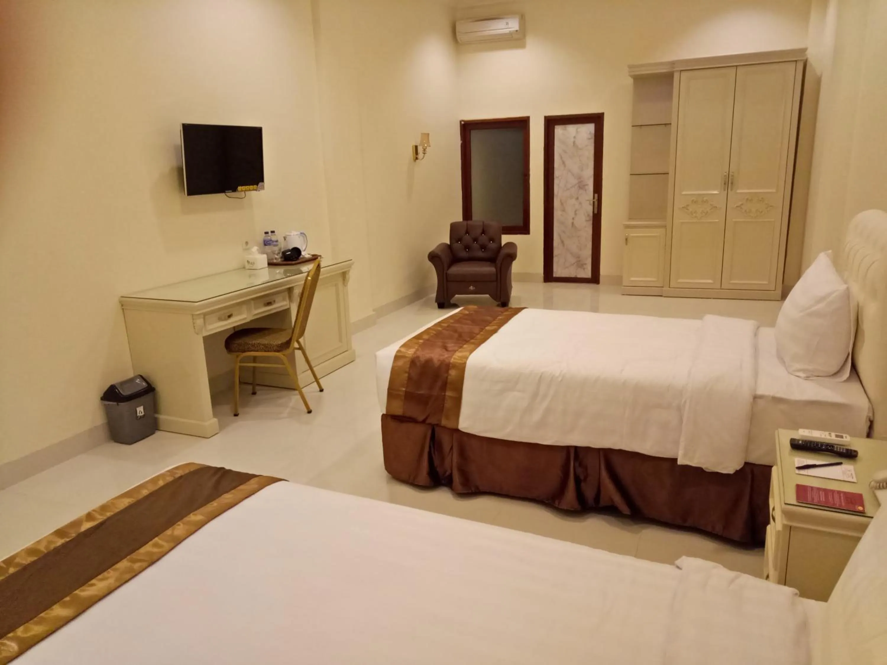 Bed in Grand Town Hotel Mandai