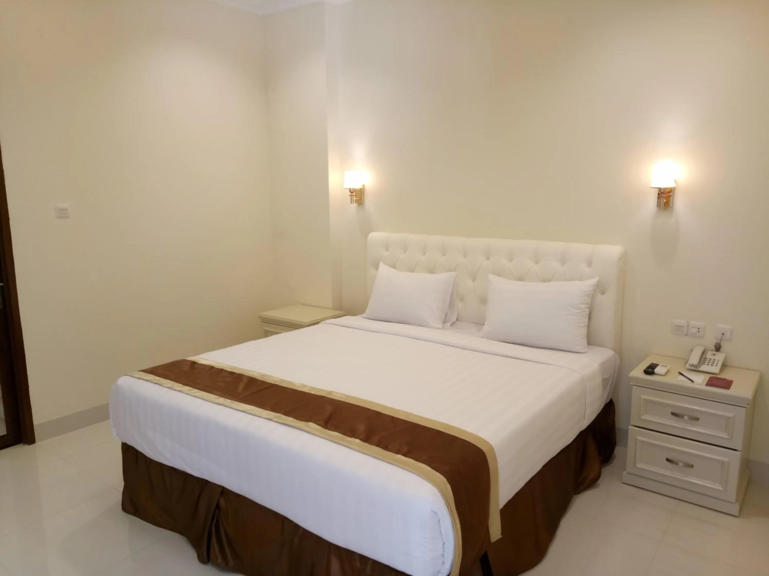 Bed in Grand Town Hotel Mandai