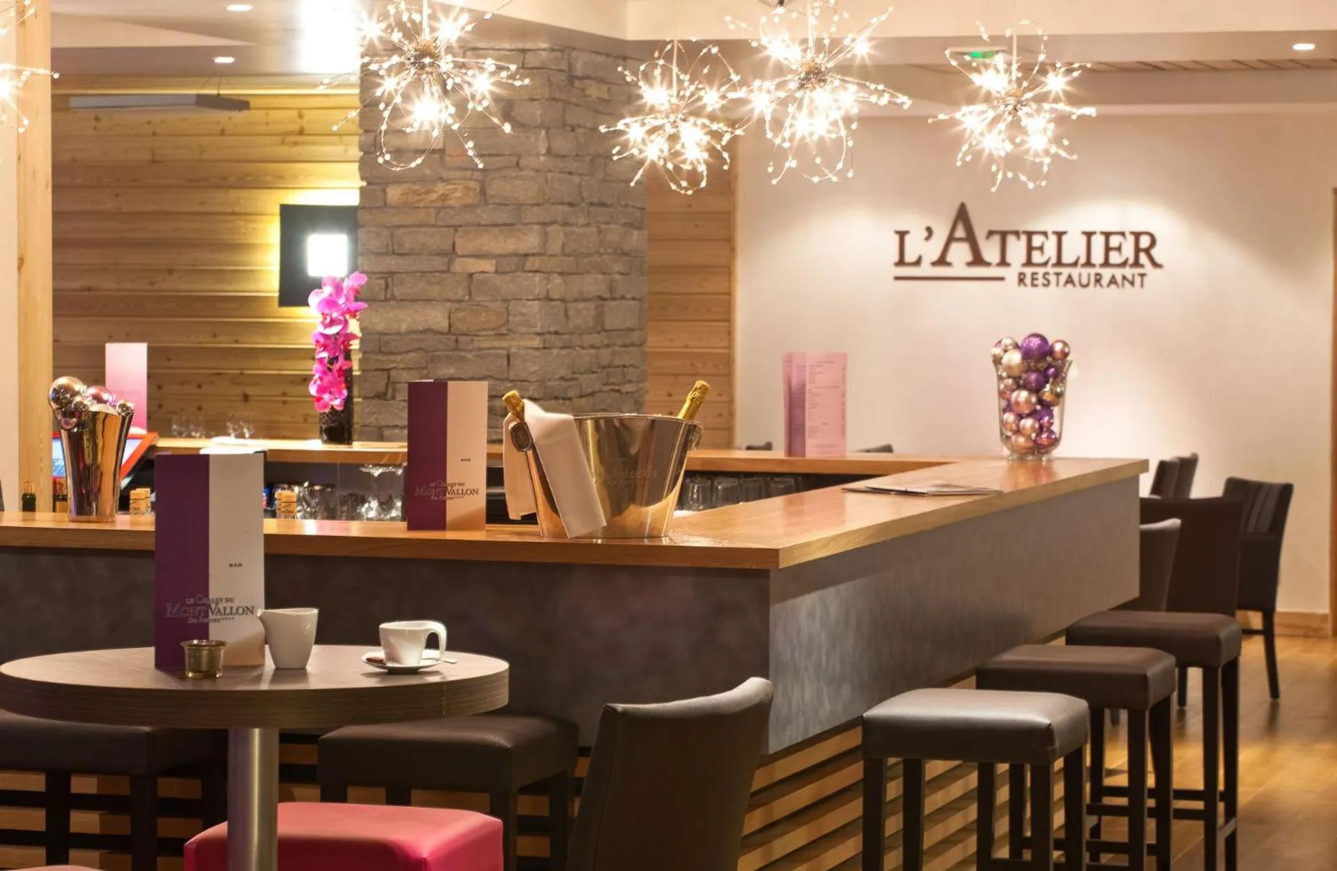 Restaurant/places to eat in Résidence Le Chalet du Mont Vallon