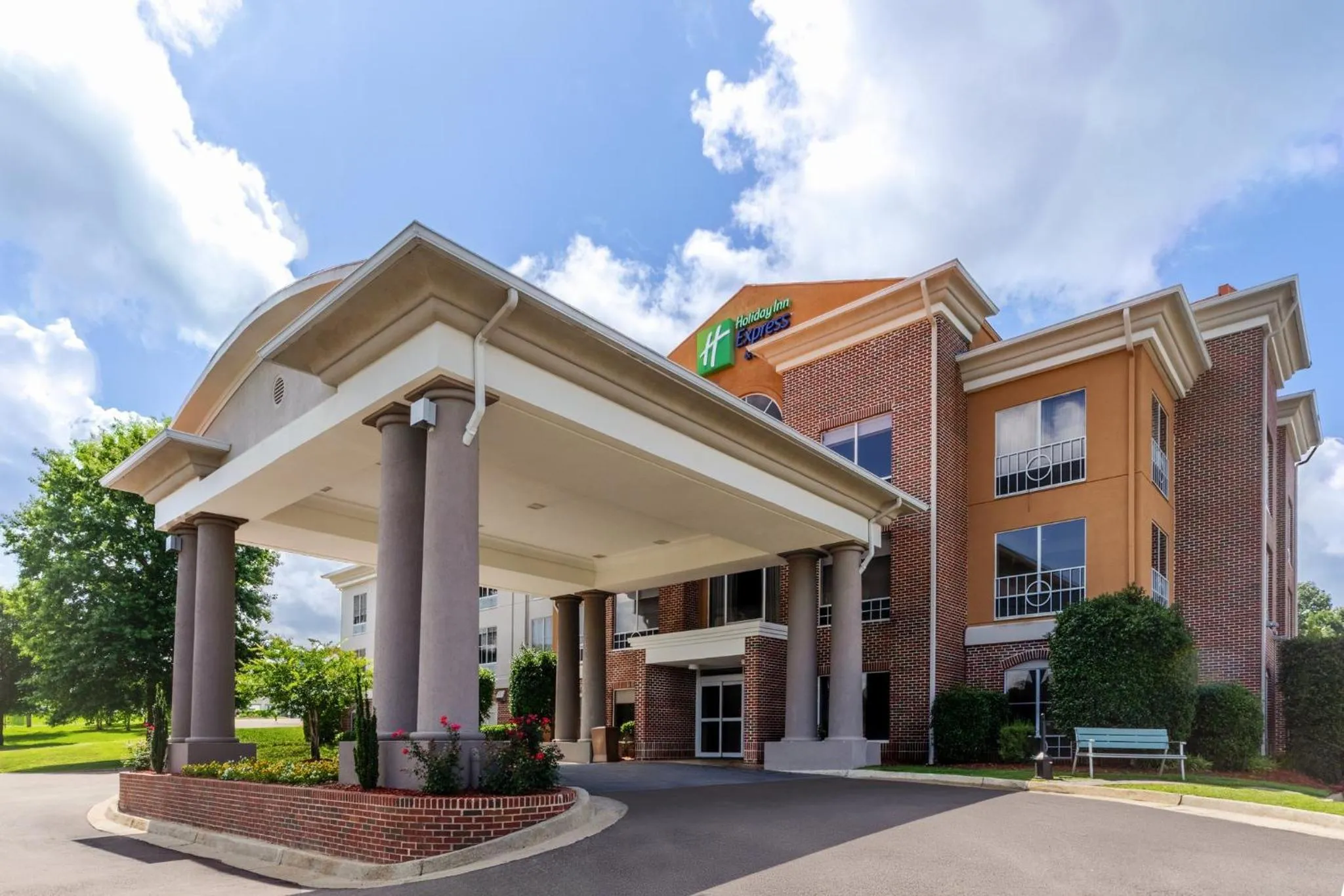 Property building in Holiday Inn Express Vicksburg by IHG