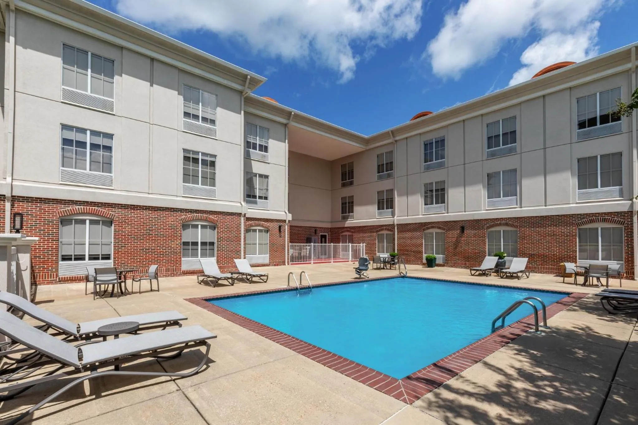 Swimming pool in Holiday Inn Express Vicksburg by IHG