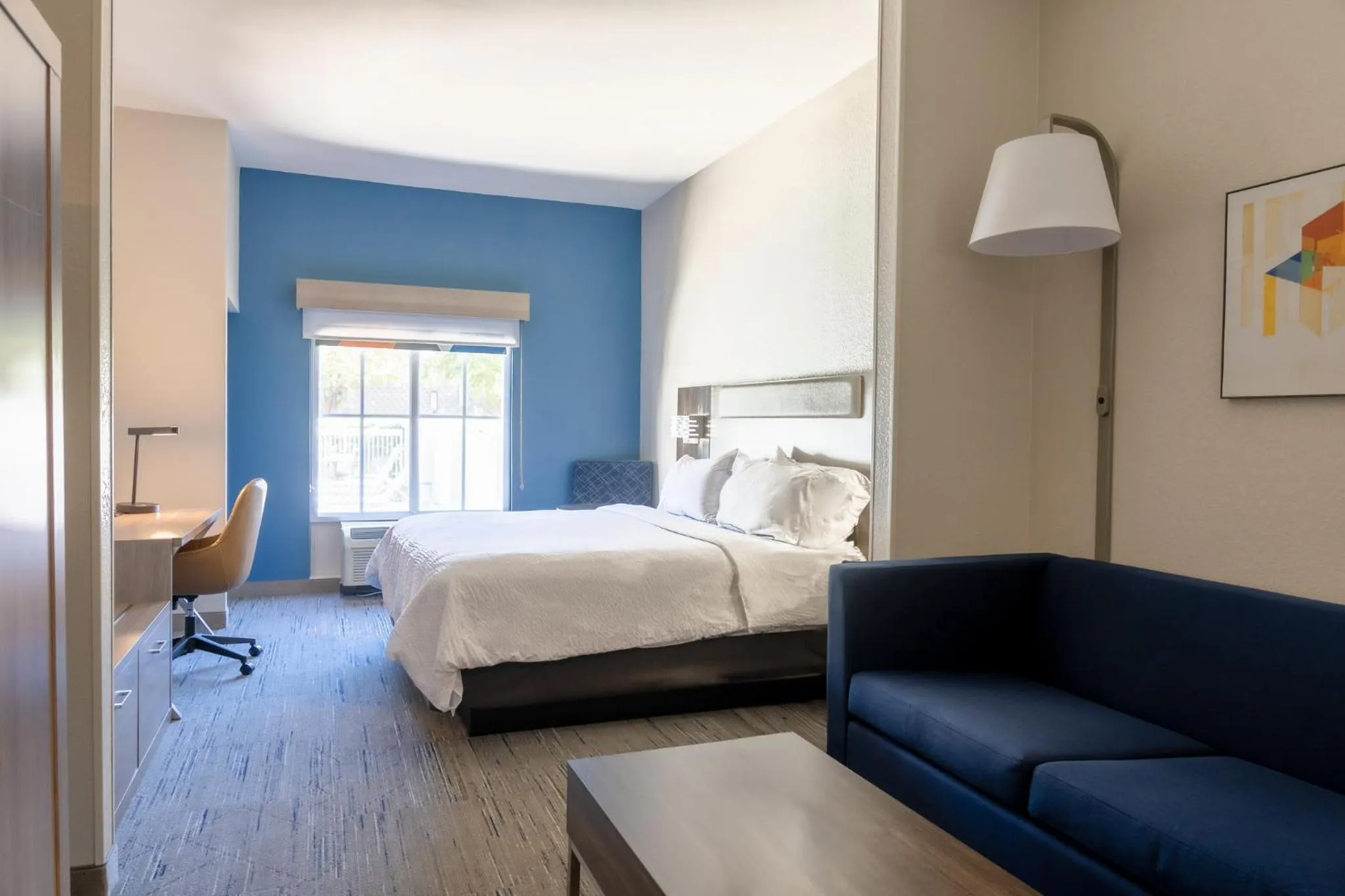 Photo of the whole room, Bed in Holiday Inn Express Vicksburg by IHG