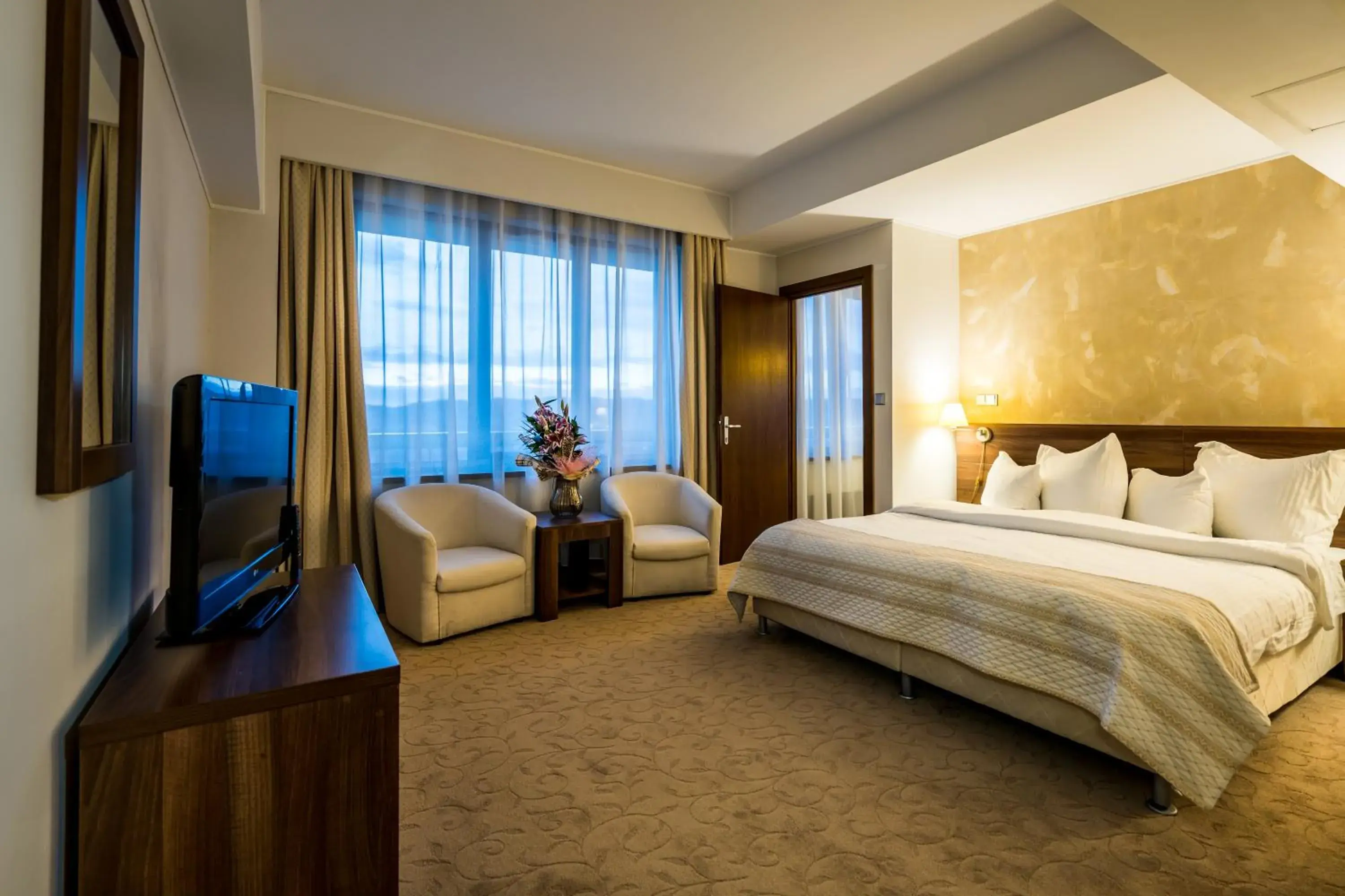 Photo of the whole room, Bed in Grand Hotel Photo of the whole room, Bed in Grand Hotel