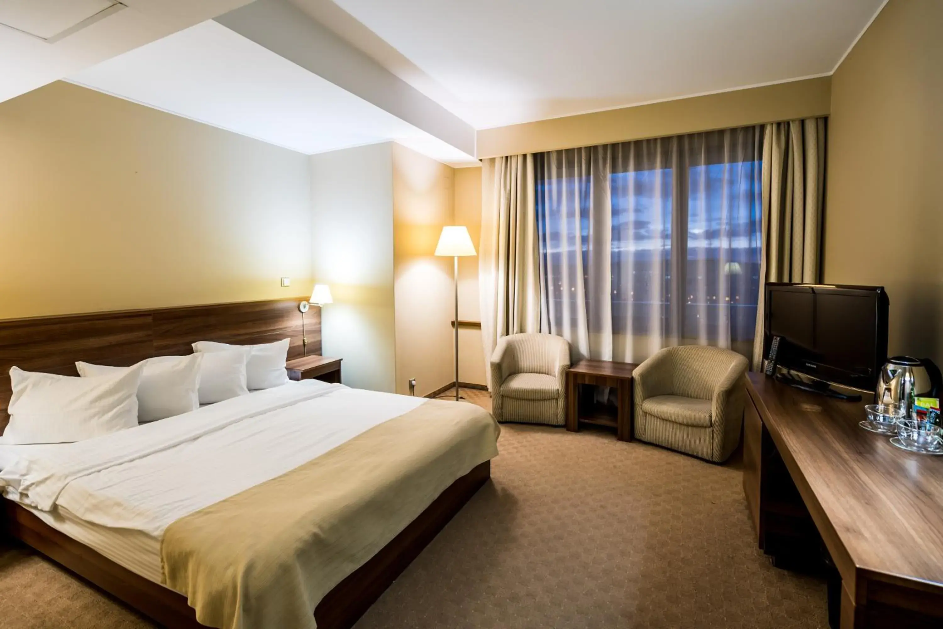 TV and multimedia, Bed in Grand Hotel TV and multimedia, Bed in Grand Hotel