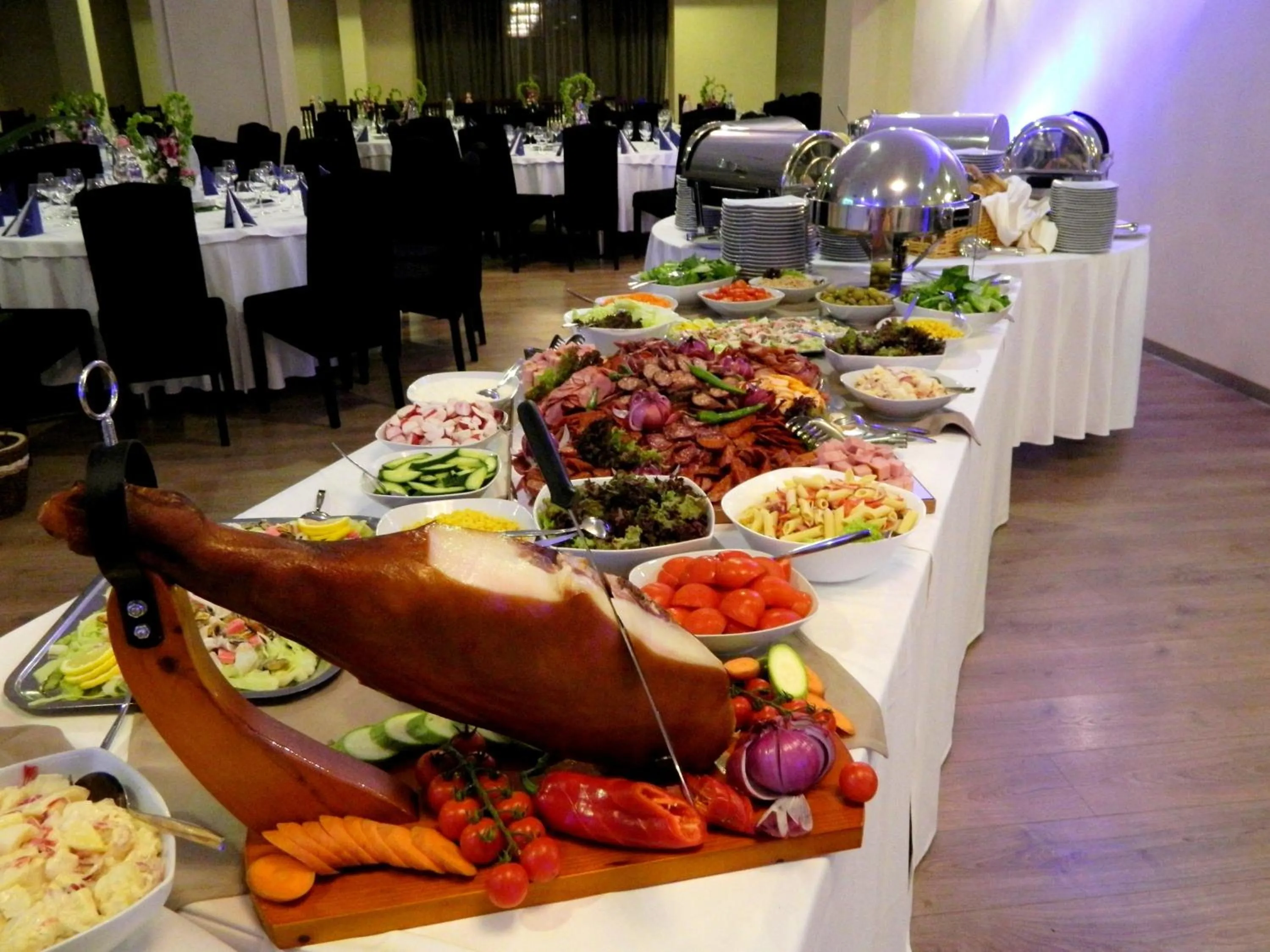 Restaurant/places to eat in Grand Hotel