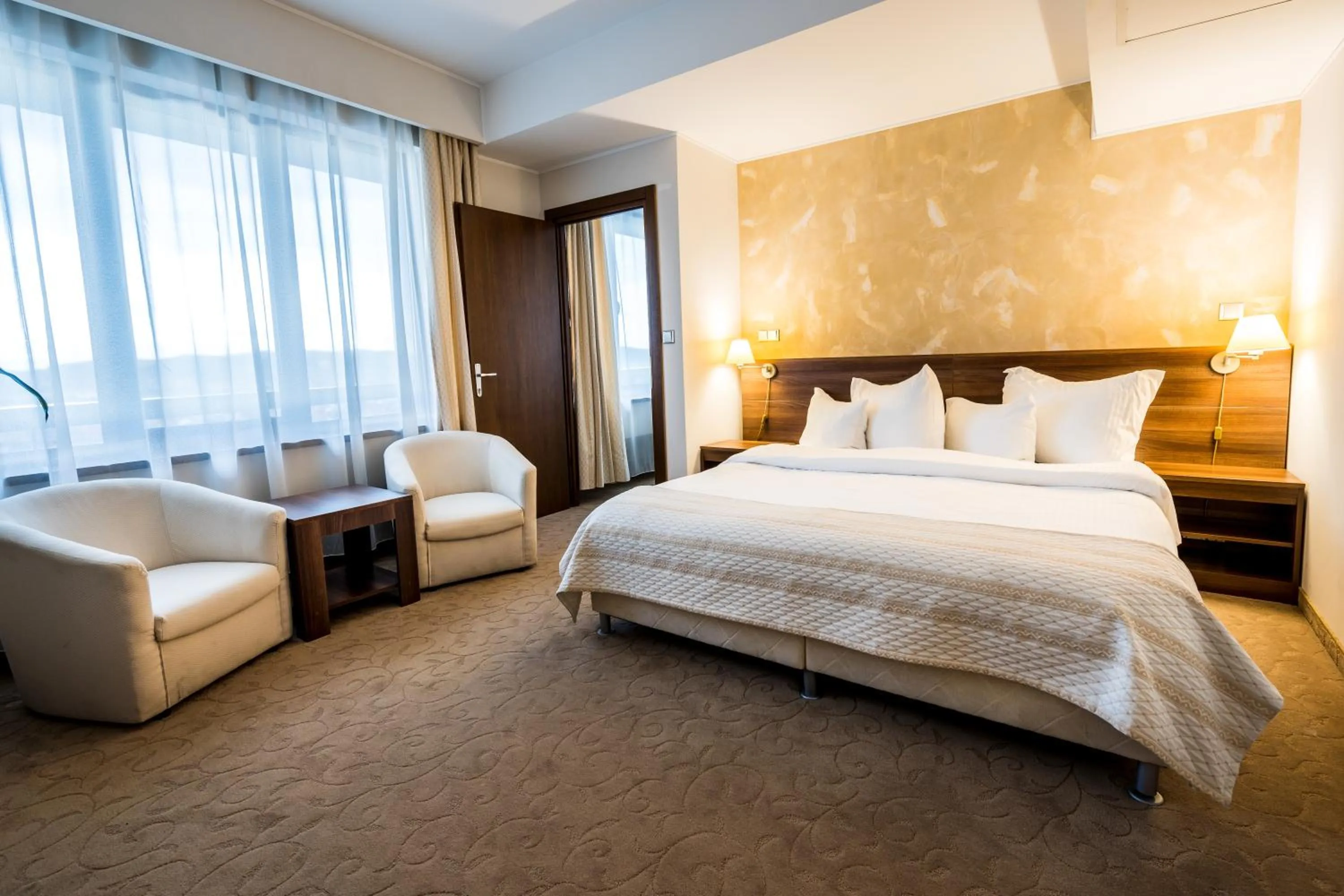 Bedroom, Bed in Grand Hotel