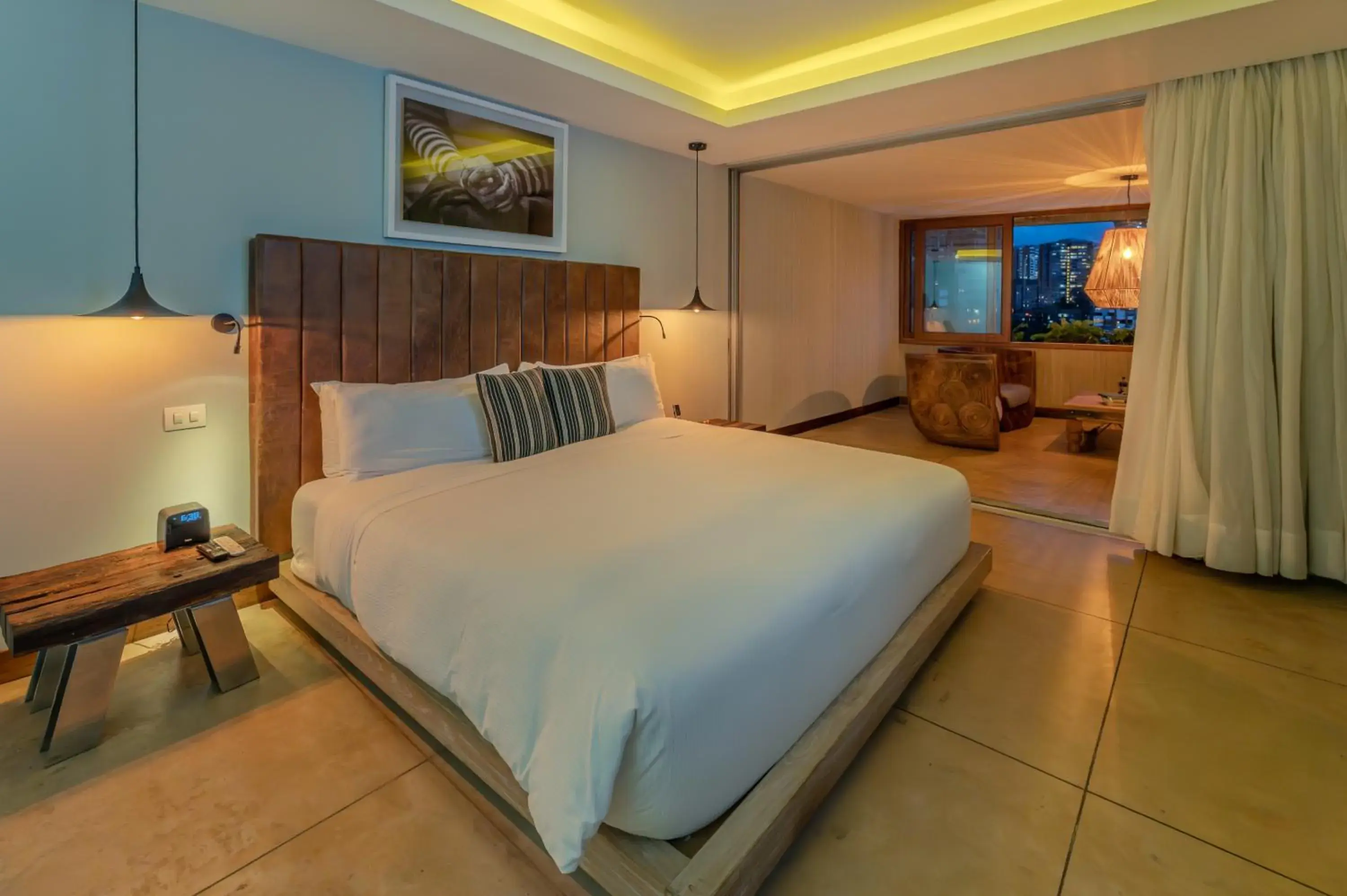 Property building, Bed in The Charlee Hotel Property building, Bed in The Charlee Hotel