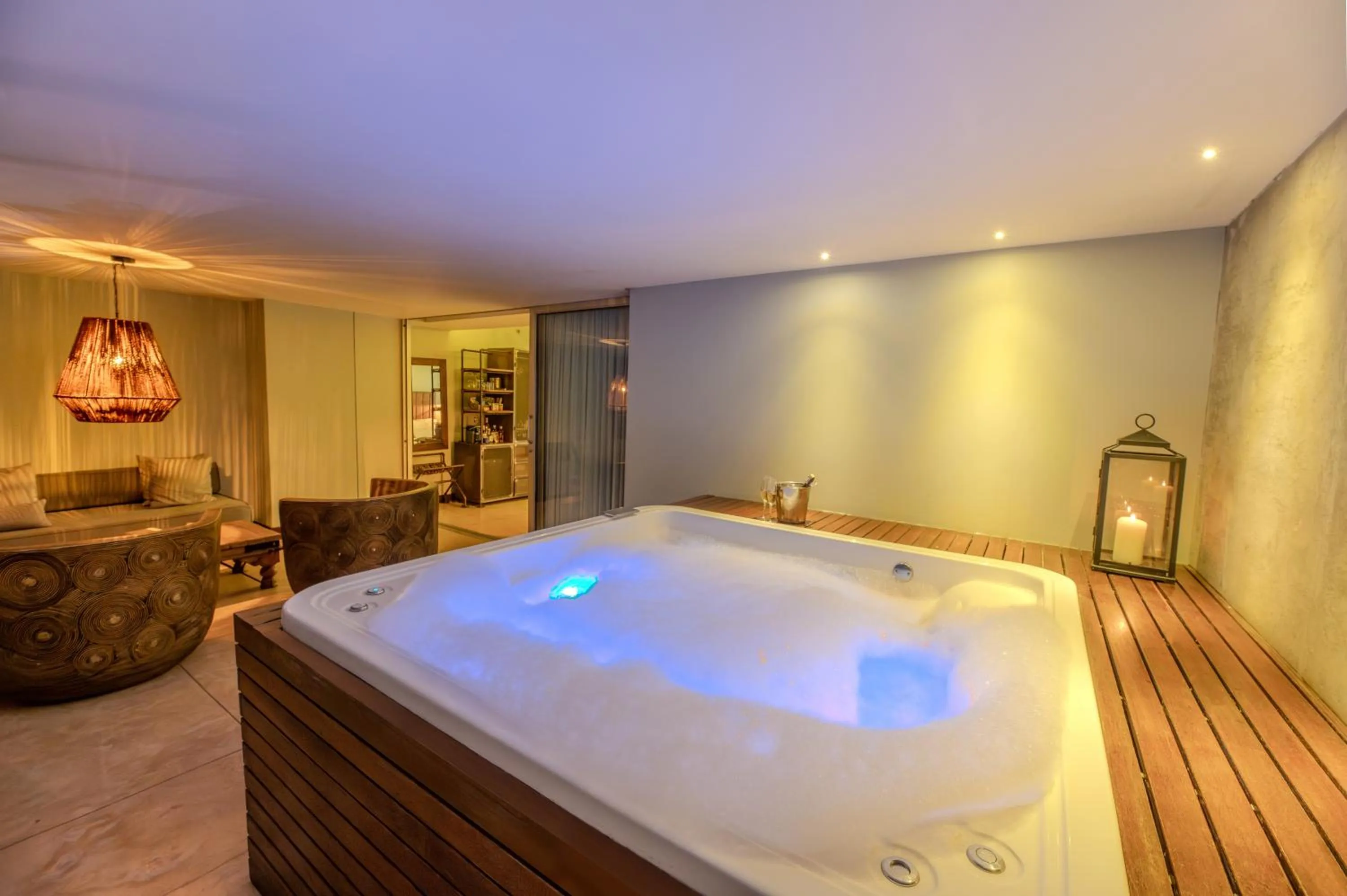 Hot Tub in The Charlee Hotel