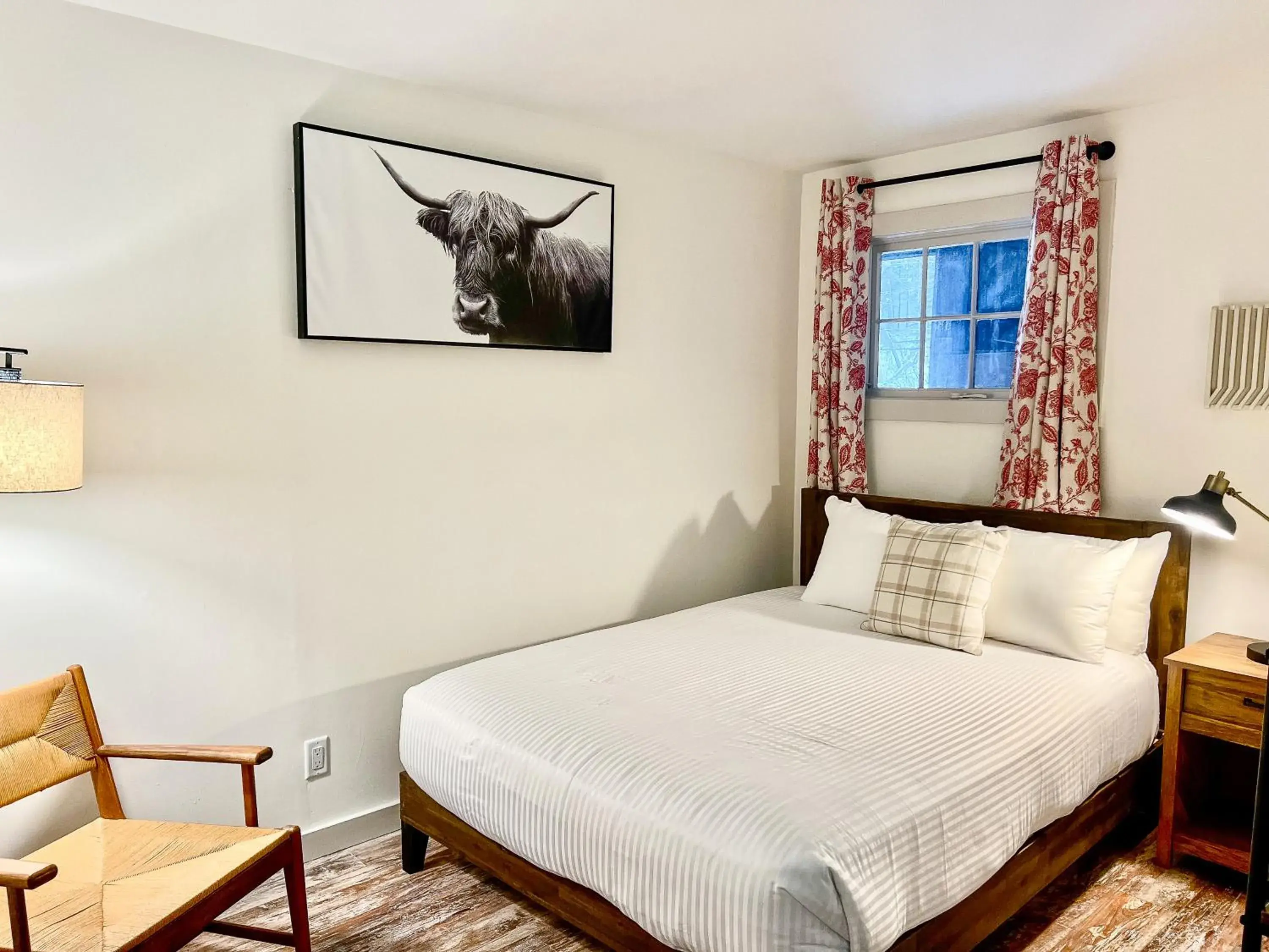 Economy Room-1 Queen-Interior Entrance in Innsbruck Inn at Stowe Economy Room-1 Queen-Interior Entrance in Innsbruck Inn at Stowe