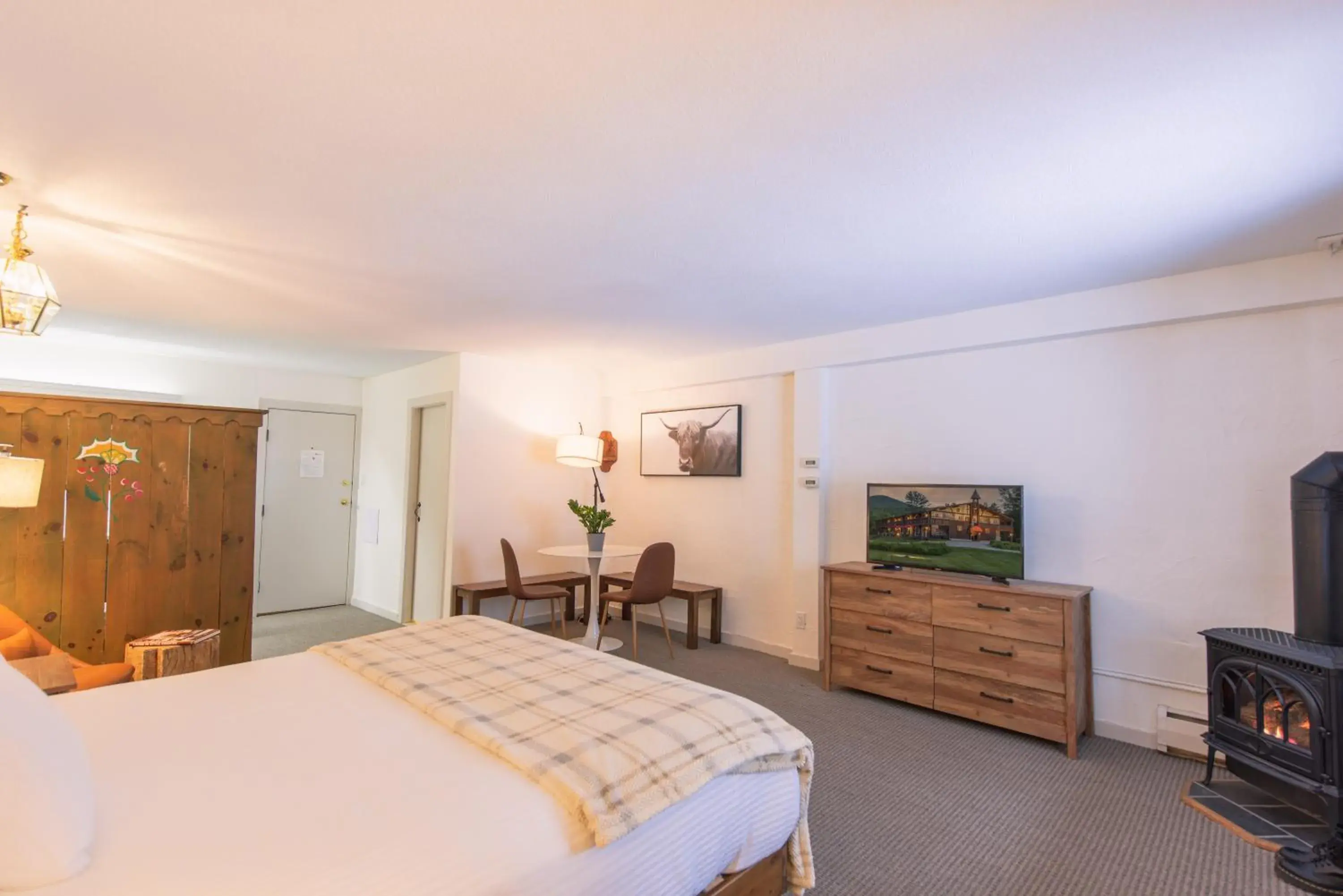 Two-Bedroom Suite with Fireplace in Innsbruck Inn at Stowe Two-Bedroom Suite with Fireplace in Innsbruck Inn at Stowe