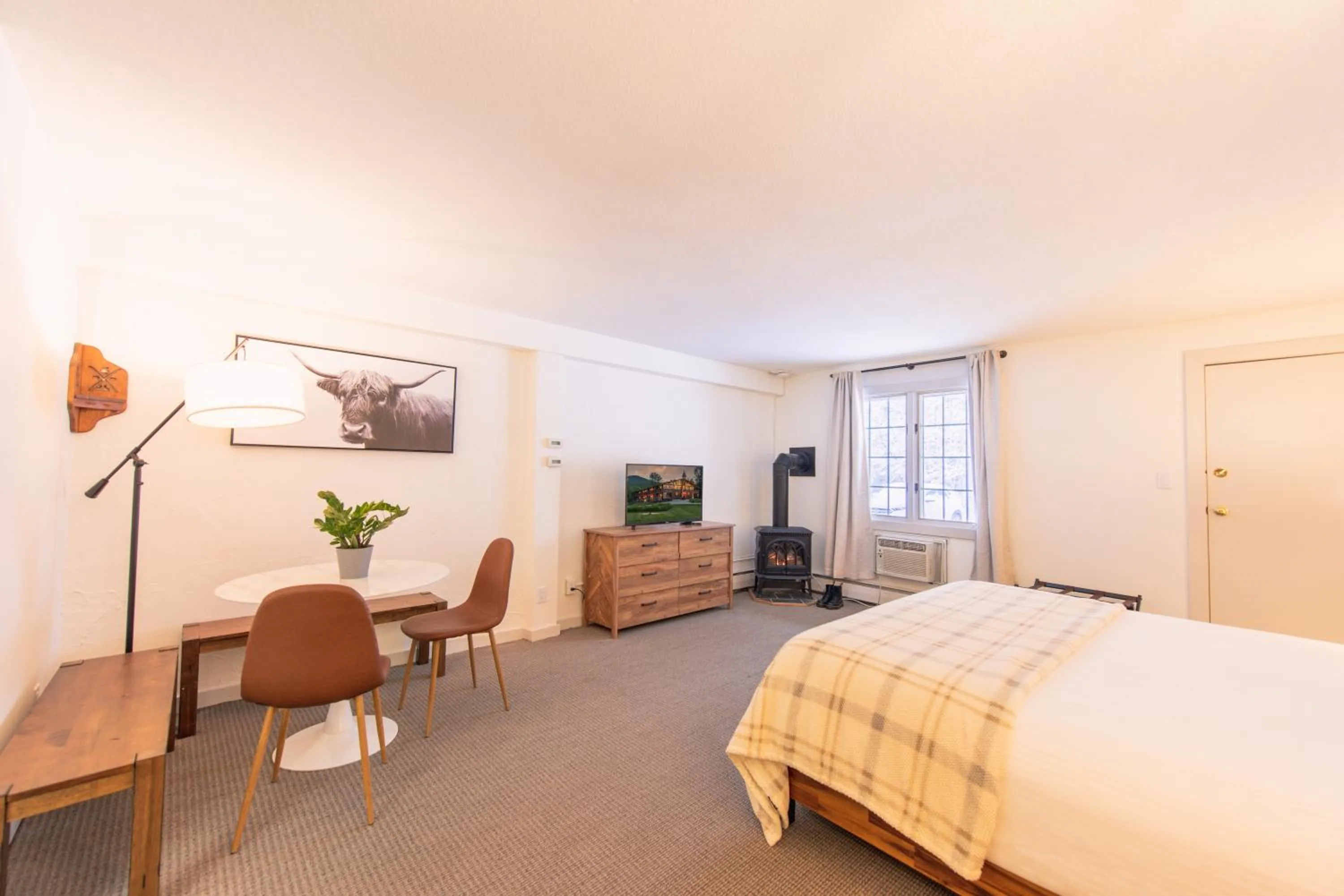 Bed in Innsbruck Inn at Stowe