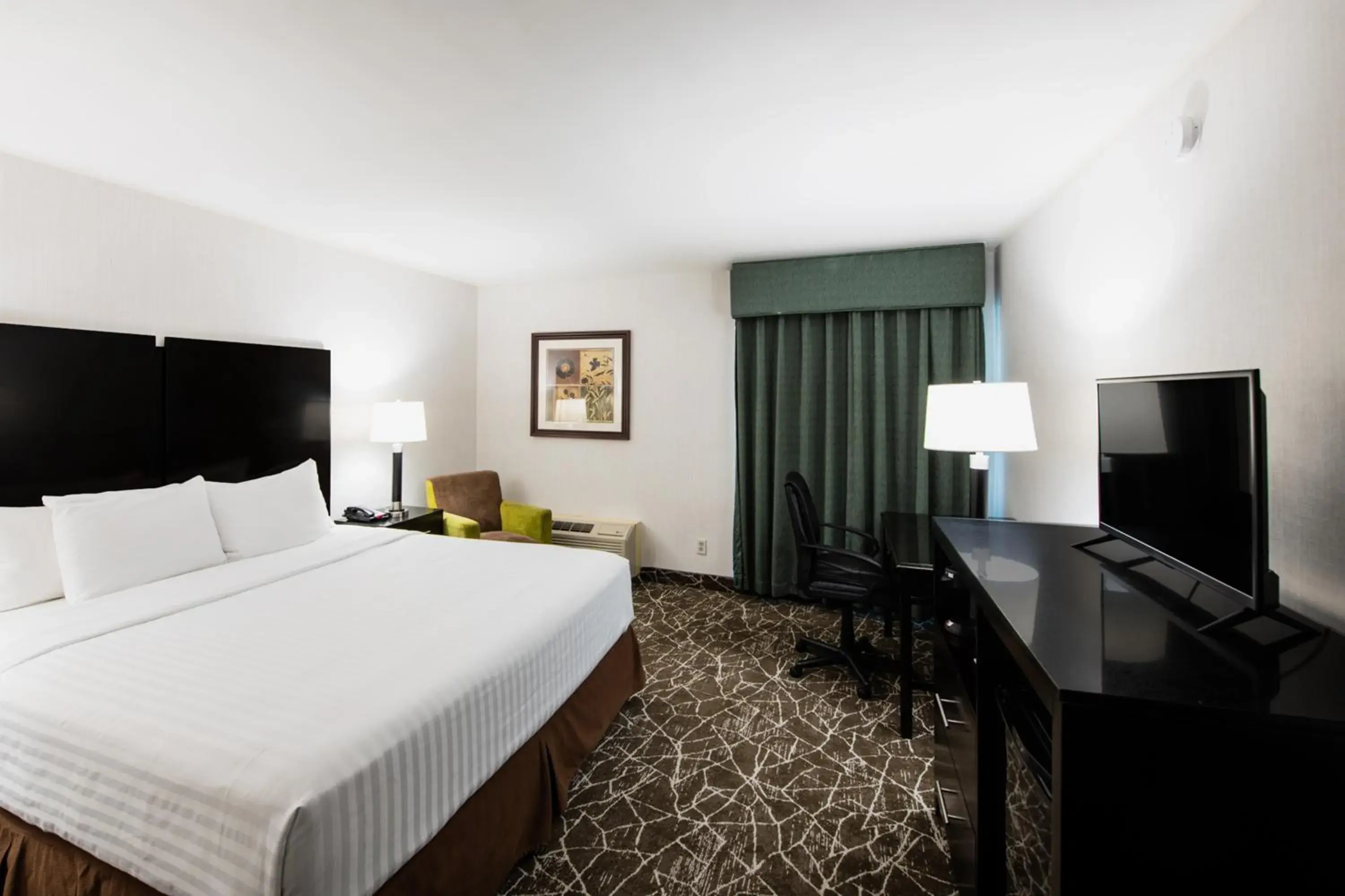 Bedroom, Bed in Garden Executive Hotel Bedroom, Bed in Garden Executive Hotel