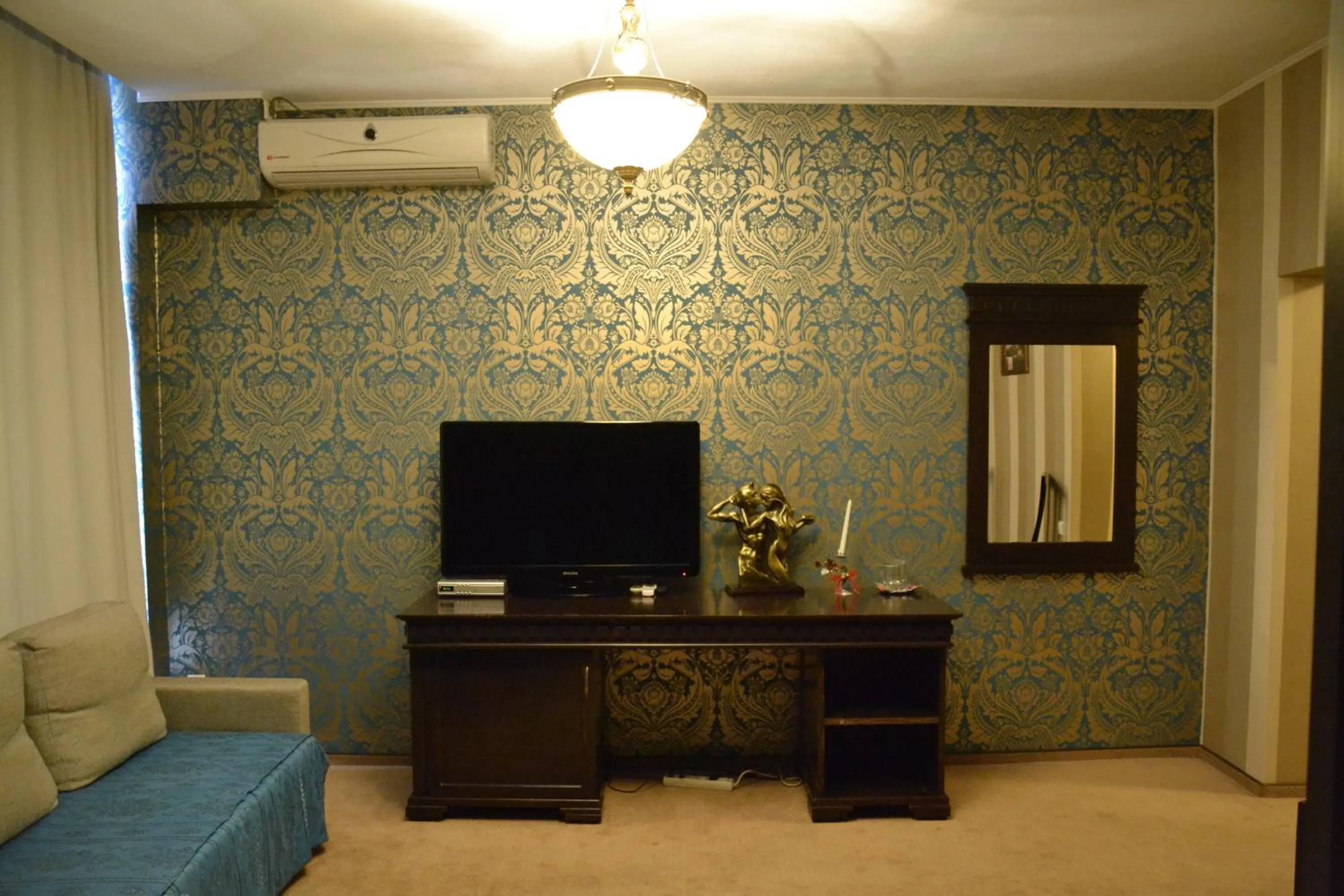 Night in Hotel Condor