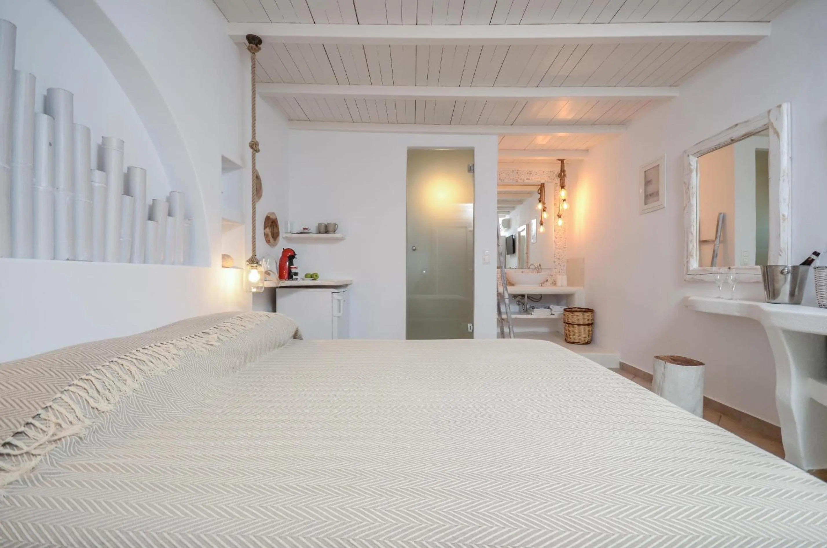 Photo of the whole room, Bed in Blue Sky Summer