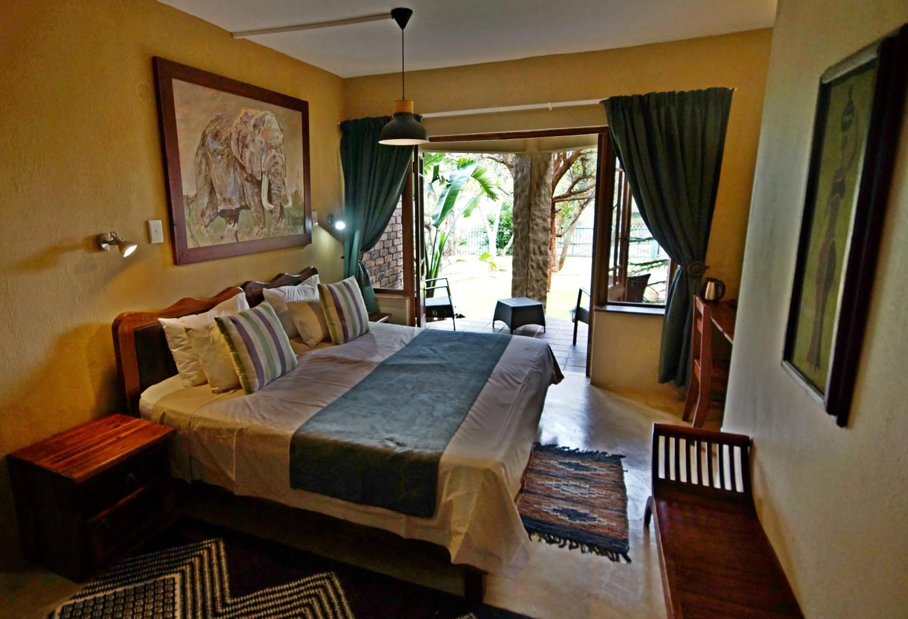 Bedroom, Bed in Crocodile Kruger Safari Lodge
