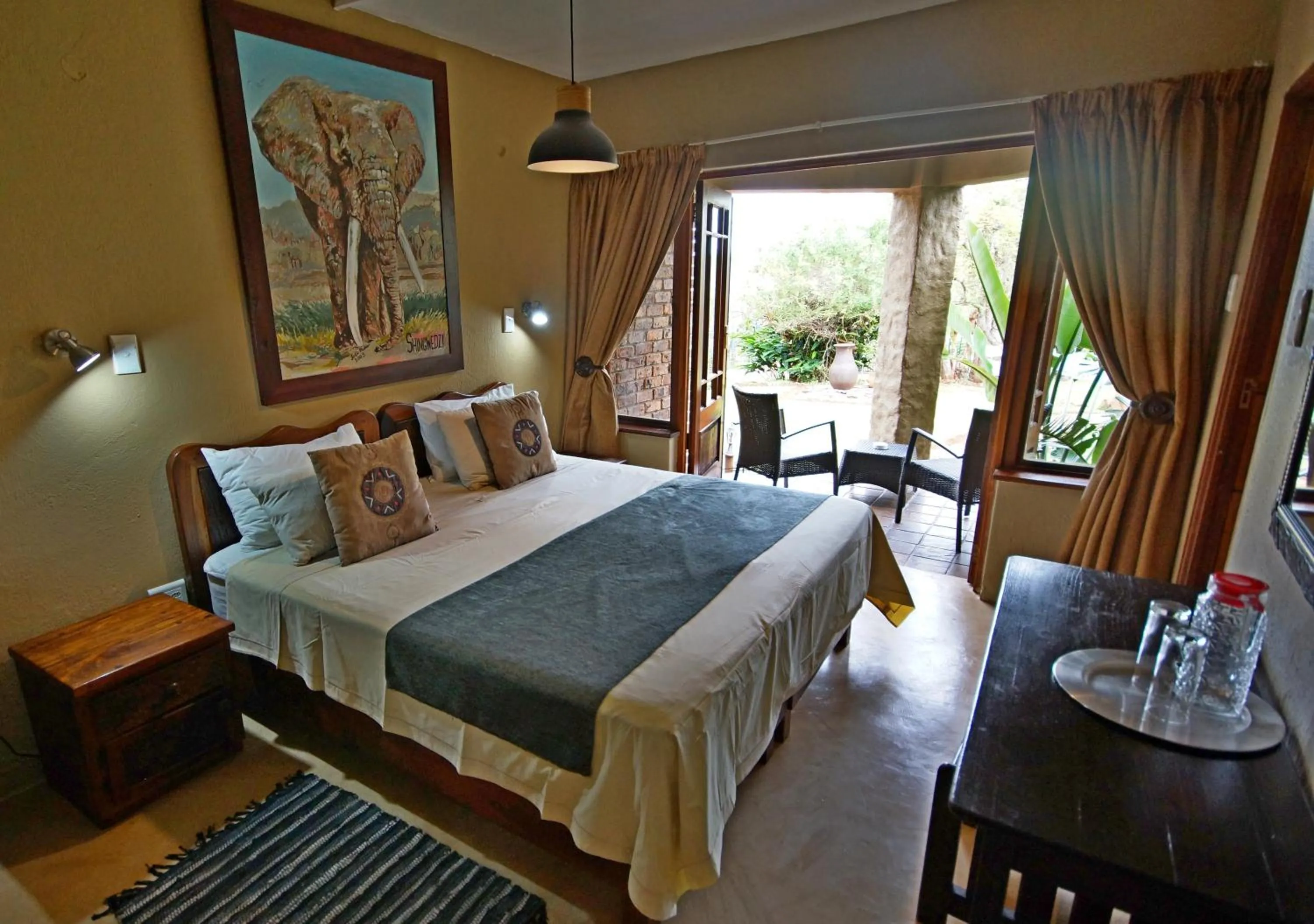 Bedroom, Bed in Crocodile Kruger Safari Lodge