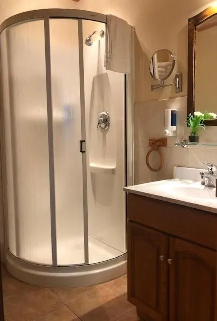 Shower in Auberge Presbytere Mont Lac-Vert