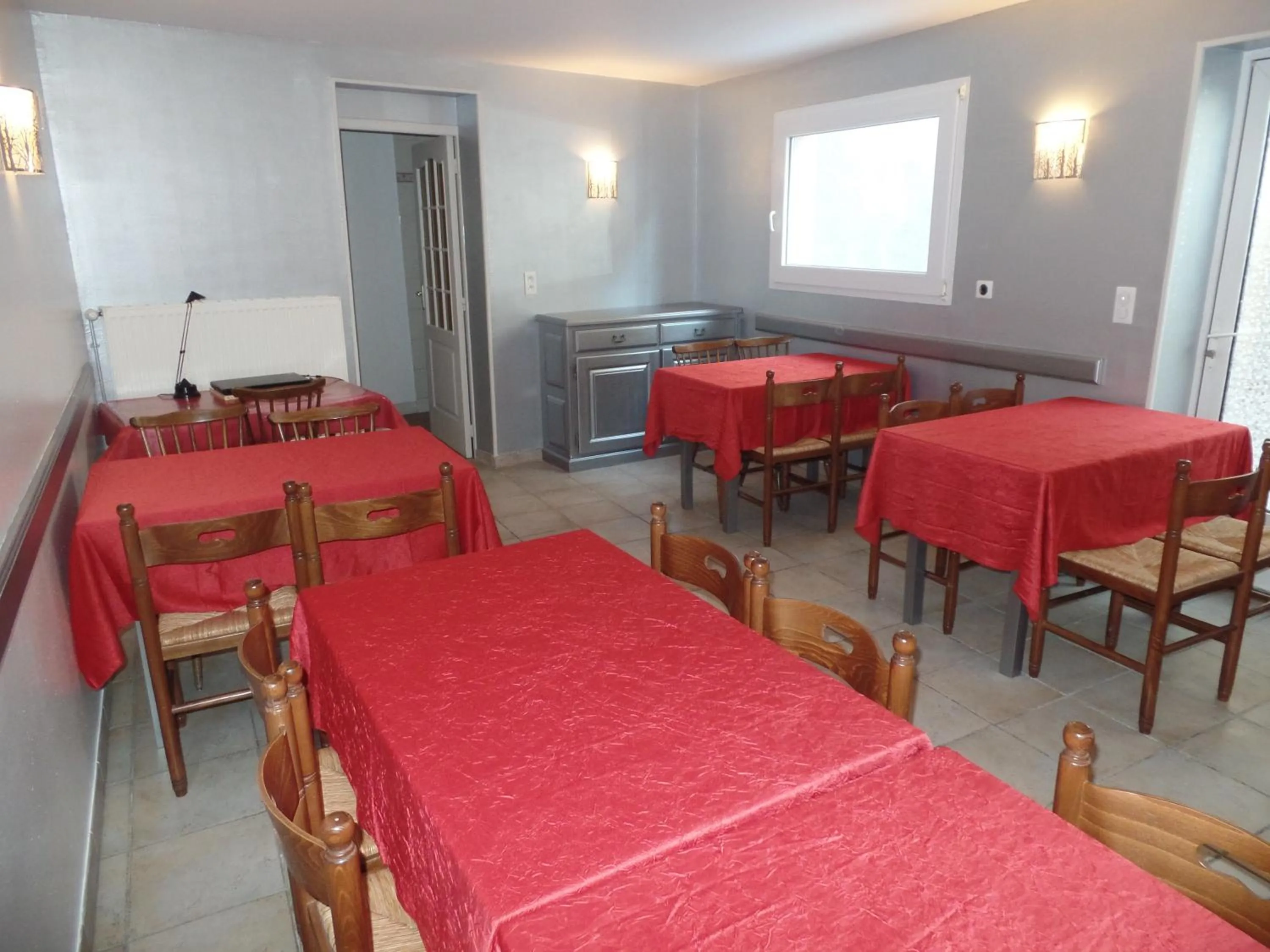 Restaurant/places to eat in Auberge Saint Jacques