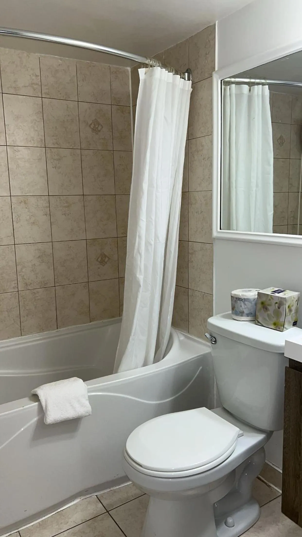 Bathroom in Hotel Newstar Montréal