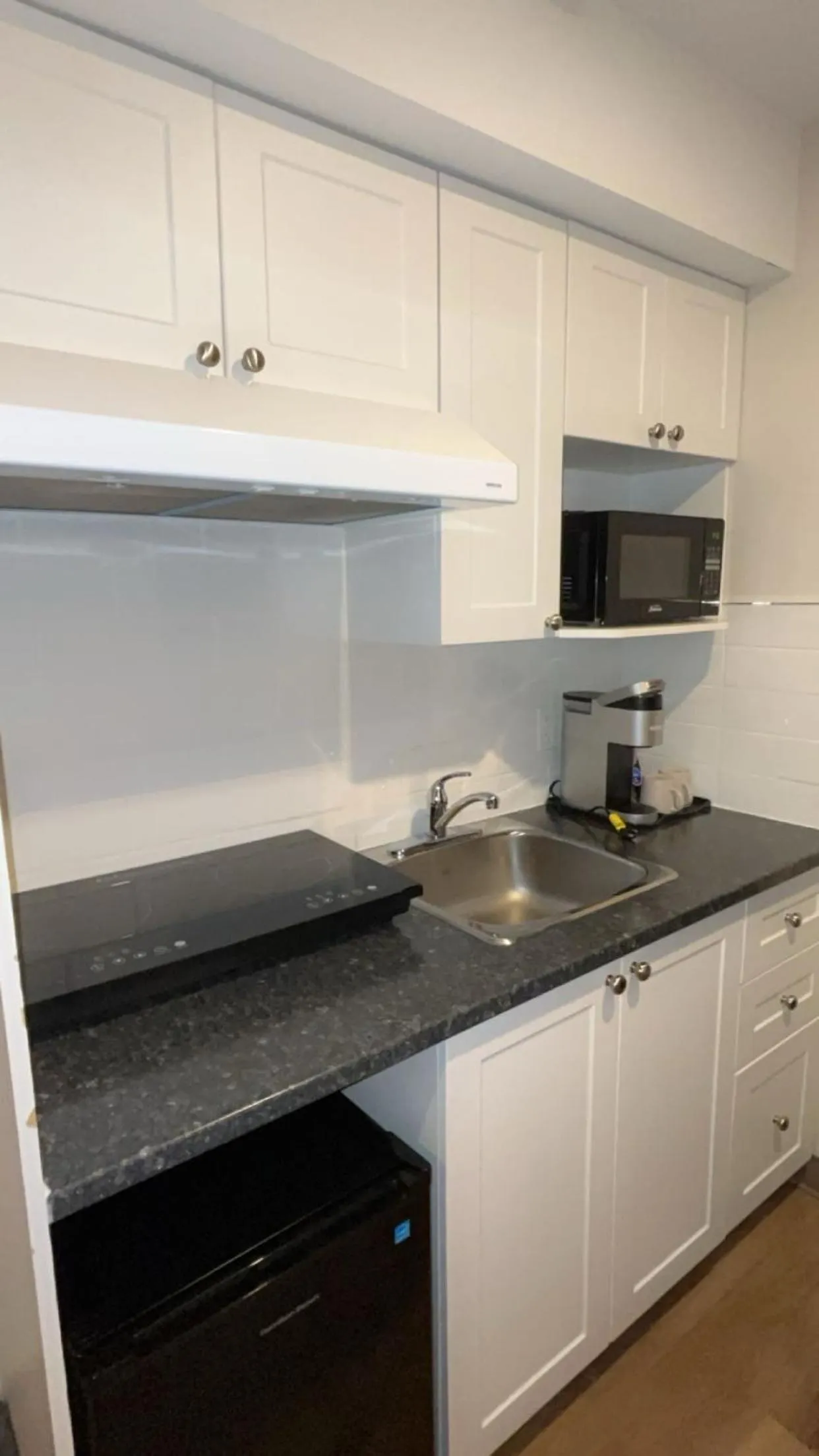 Kitchen or kitchenette in Hotel Newstar Montréal