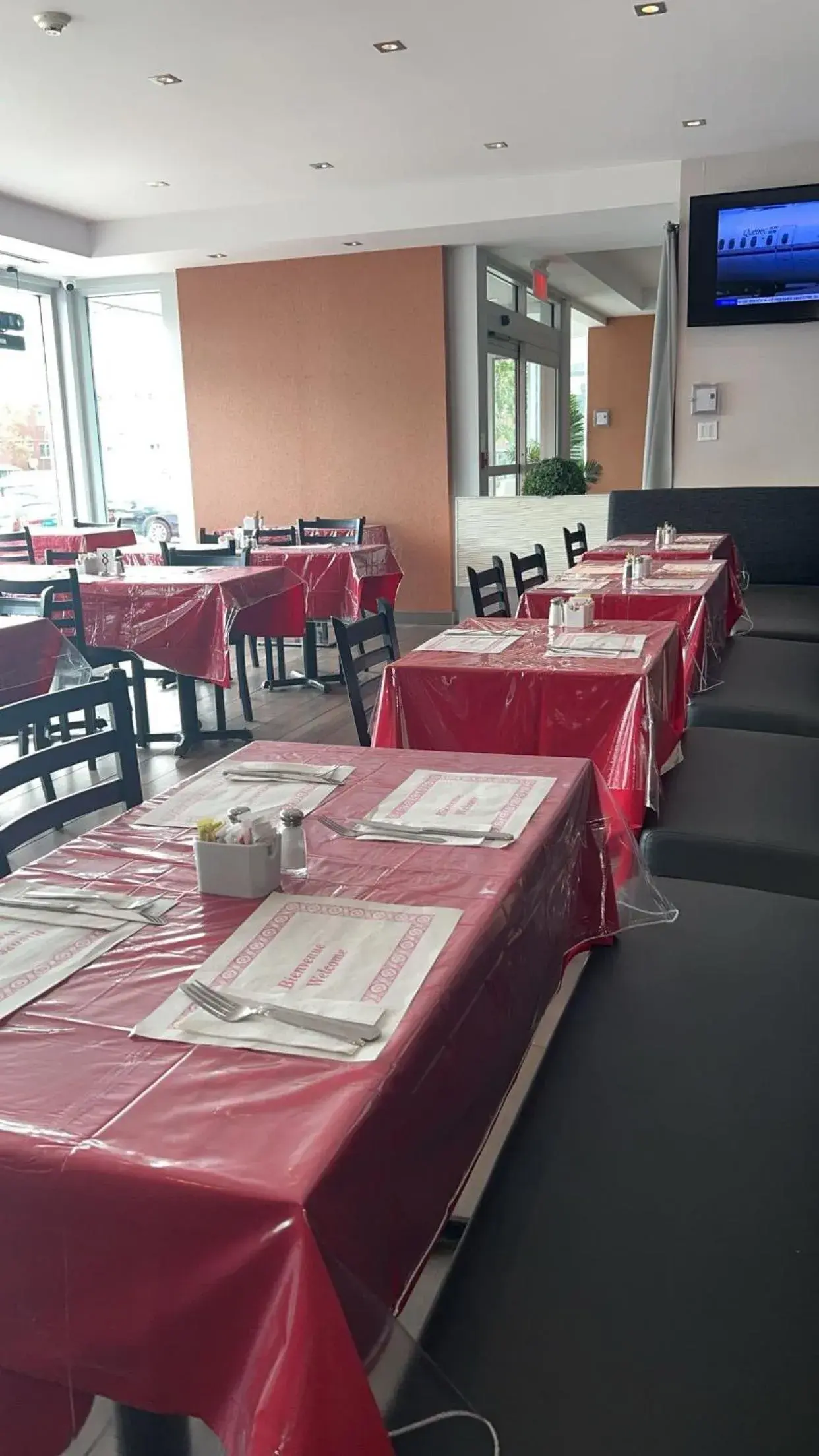 Restaurant/places to eat in Hotel Newstar Montréal Restaurant/places to eat in Hotel Newstar Montréal