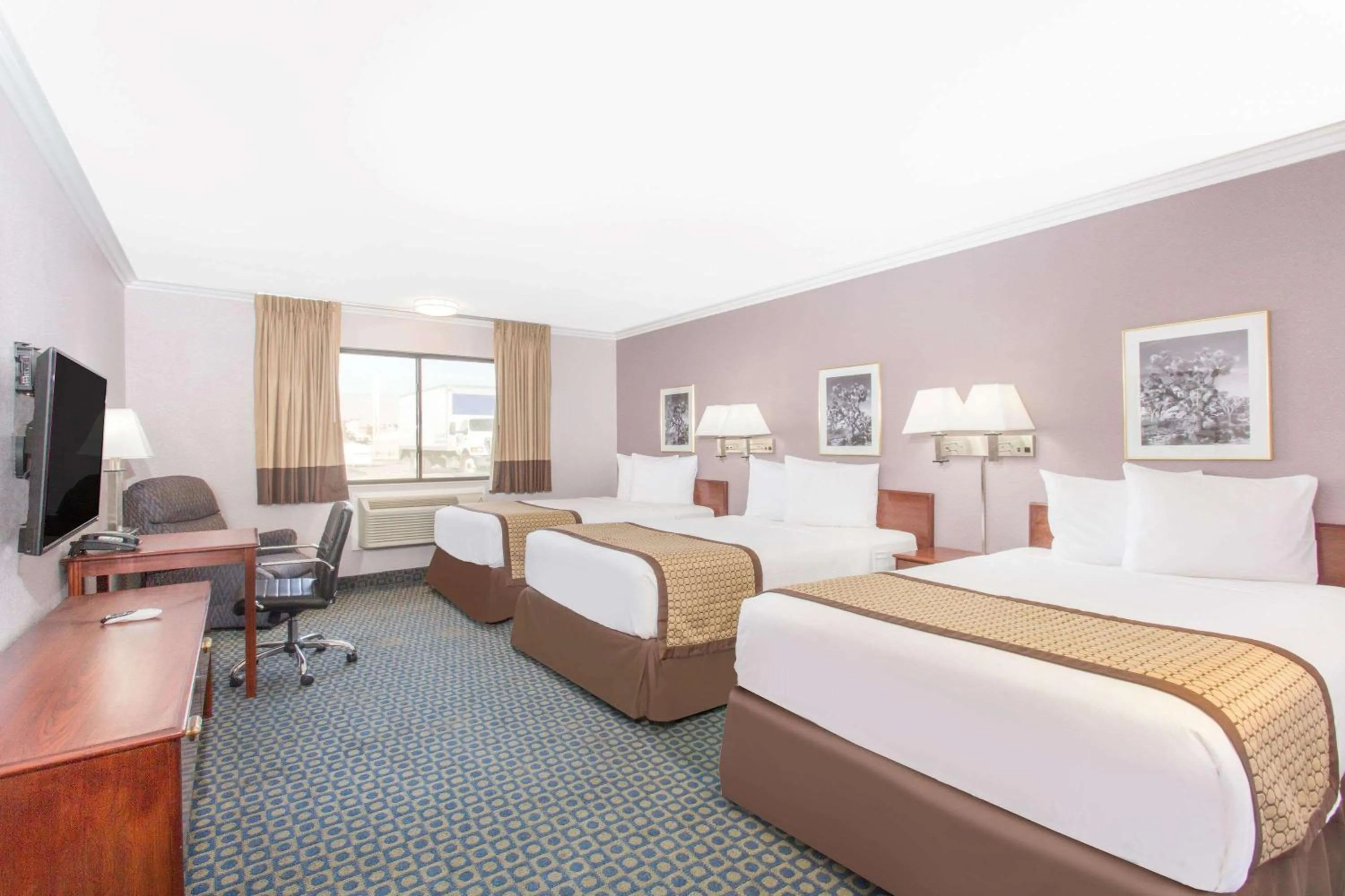 Photo of the whole room, Bed in Days Inn by Wyndham Indio