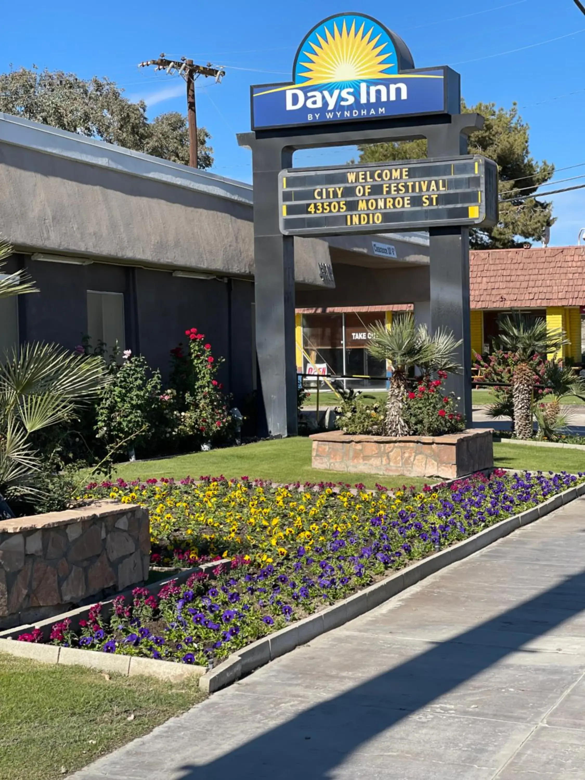 Property building in Days Inn by Wyndham Indio Property building in Days Inn by Wyndham Indio