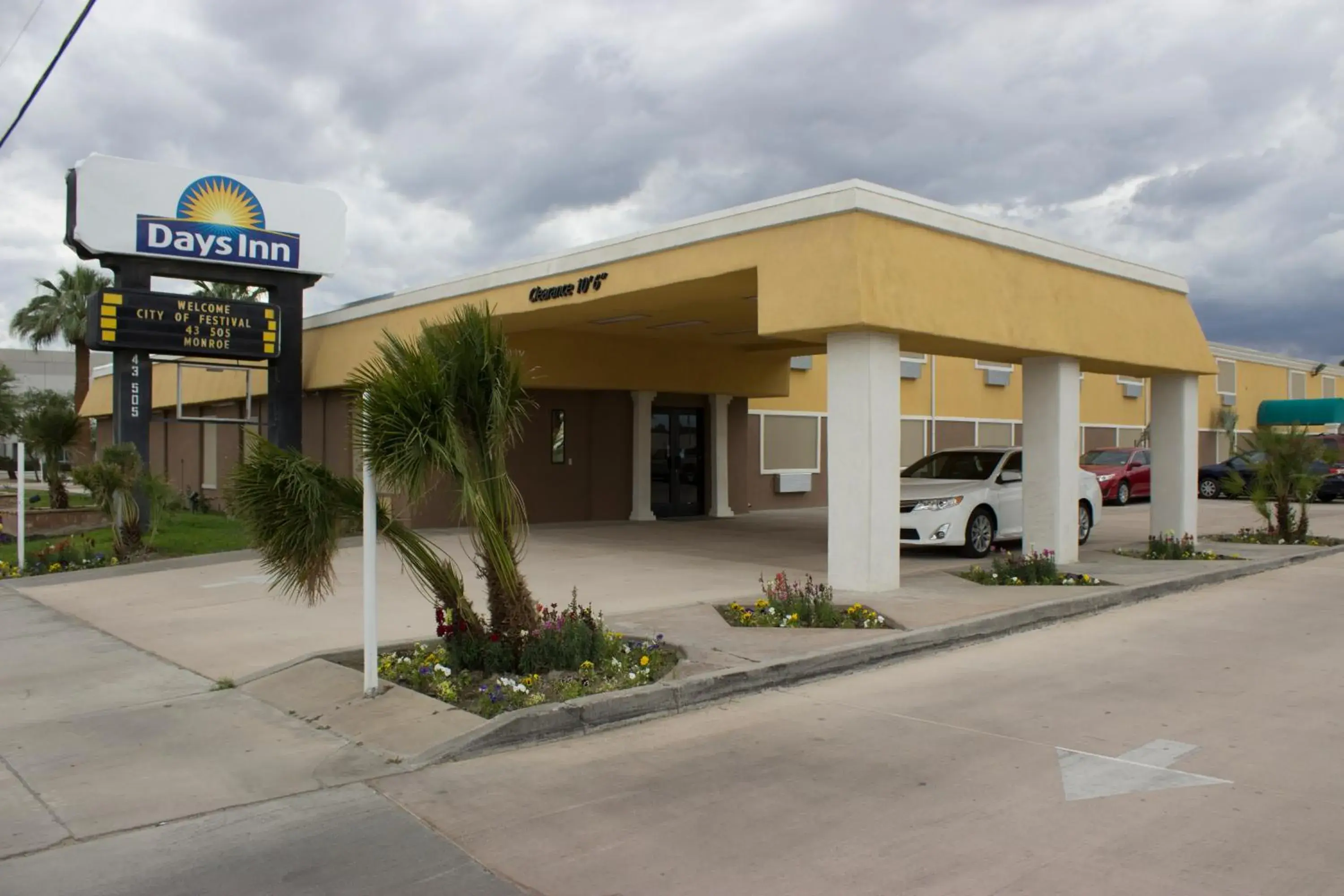 Facade/entrance in Days Inn by Wyndham Indio Facade/entrance in Days Inn by Wyndham Indio