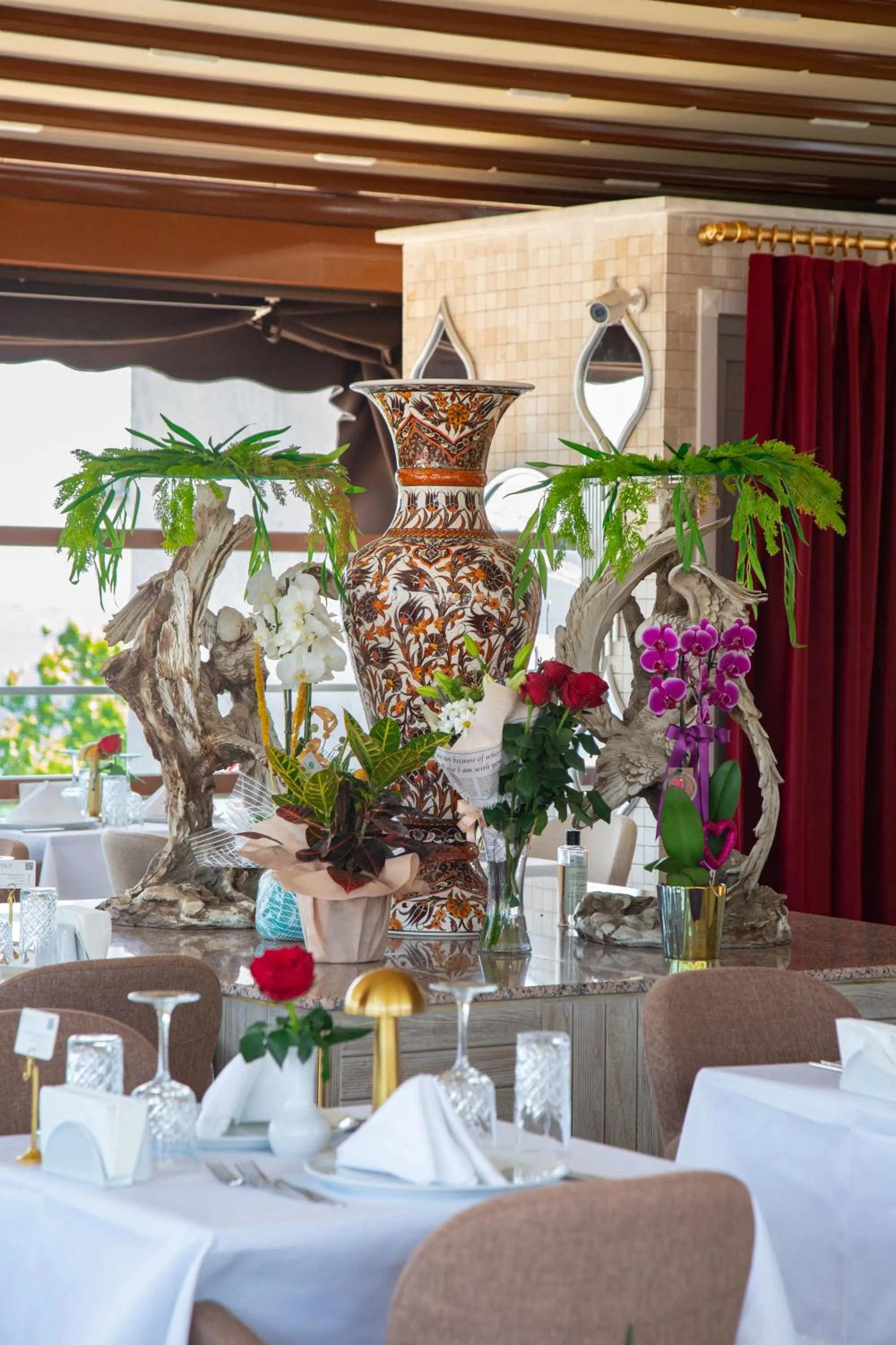 Restaurant/places to eat in Nayla Palace Hotel-Special Category