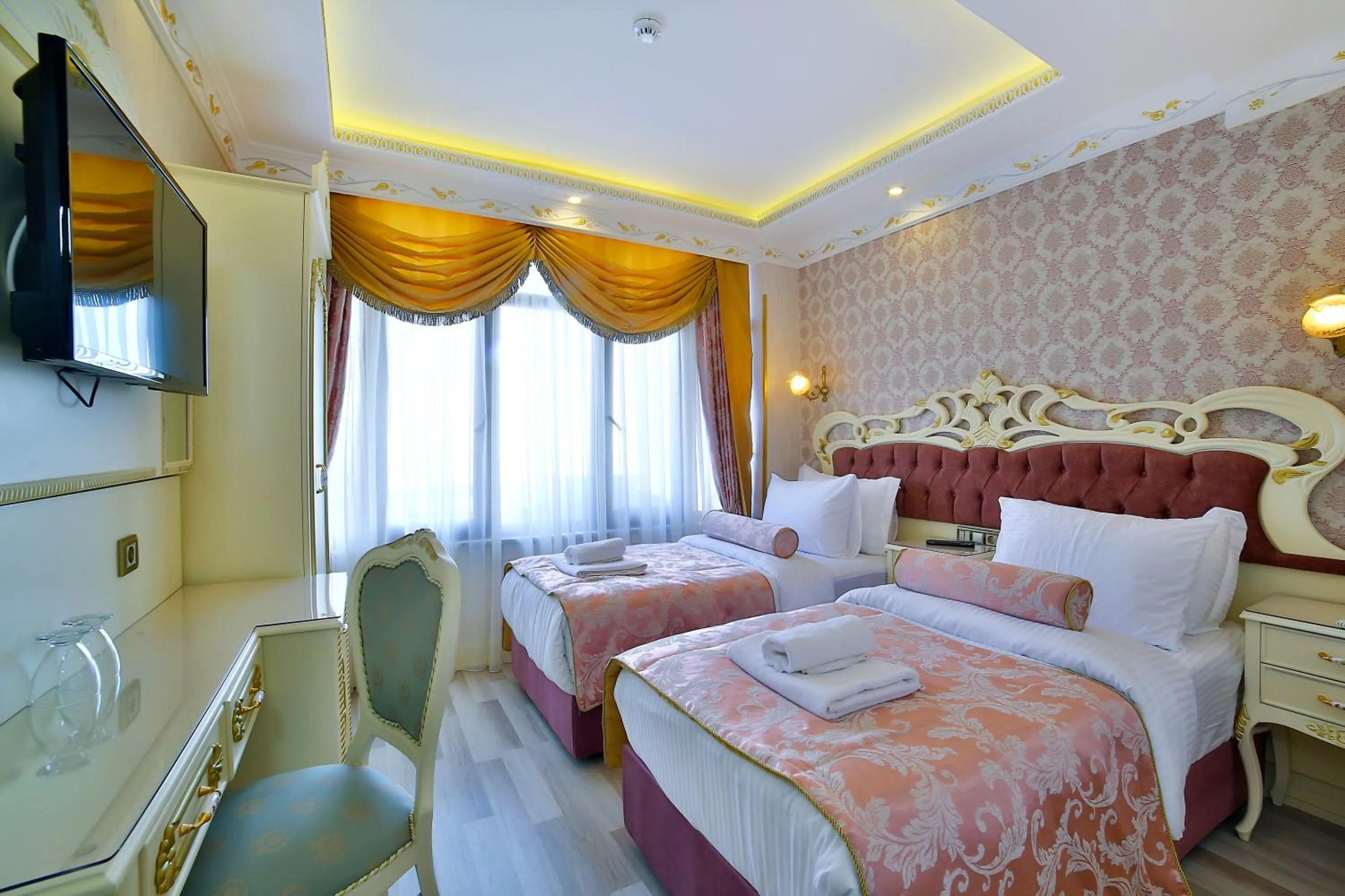 Photo of the whole room, Bed in Nayla Palace Hotel-Special Category