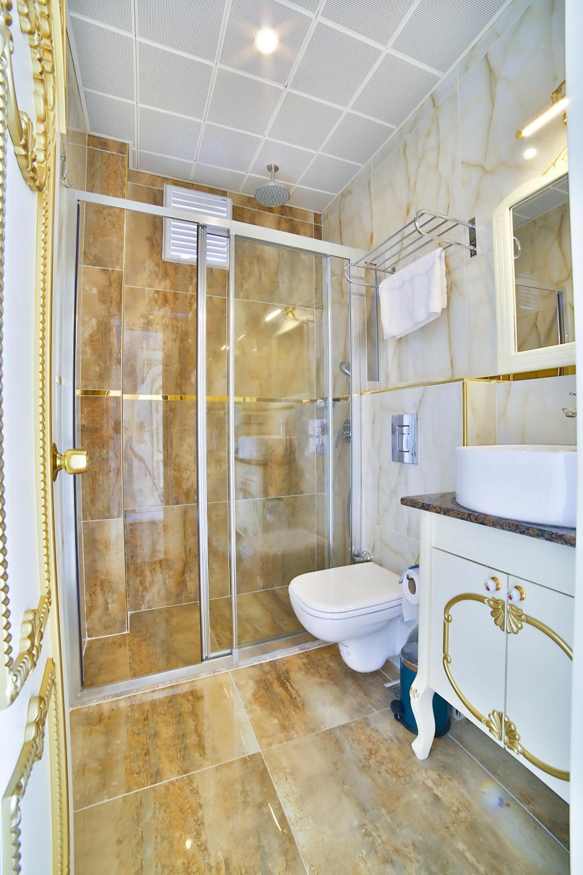 Shower in Nayla Palace Hotel-Special Category