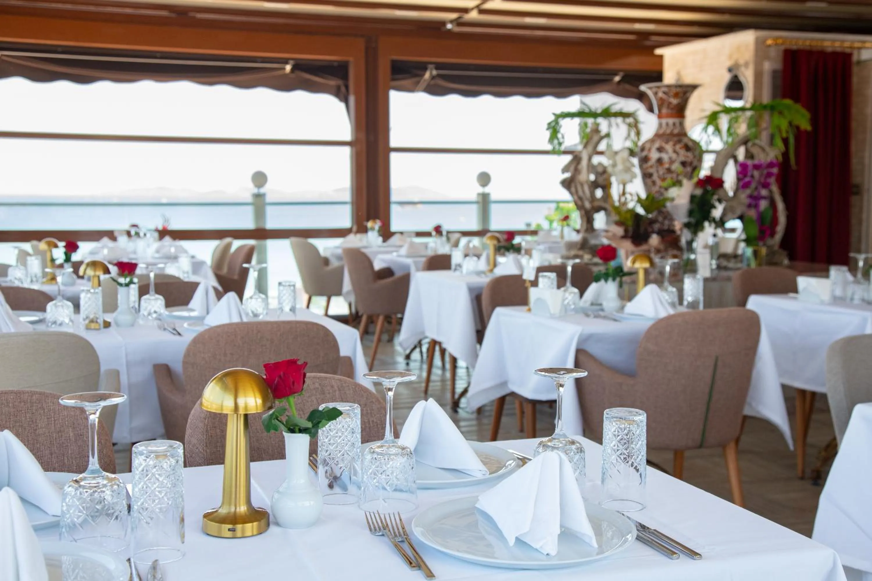 Restaurant/places to eat in Nayla Palace Hotel-Special Category