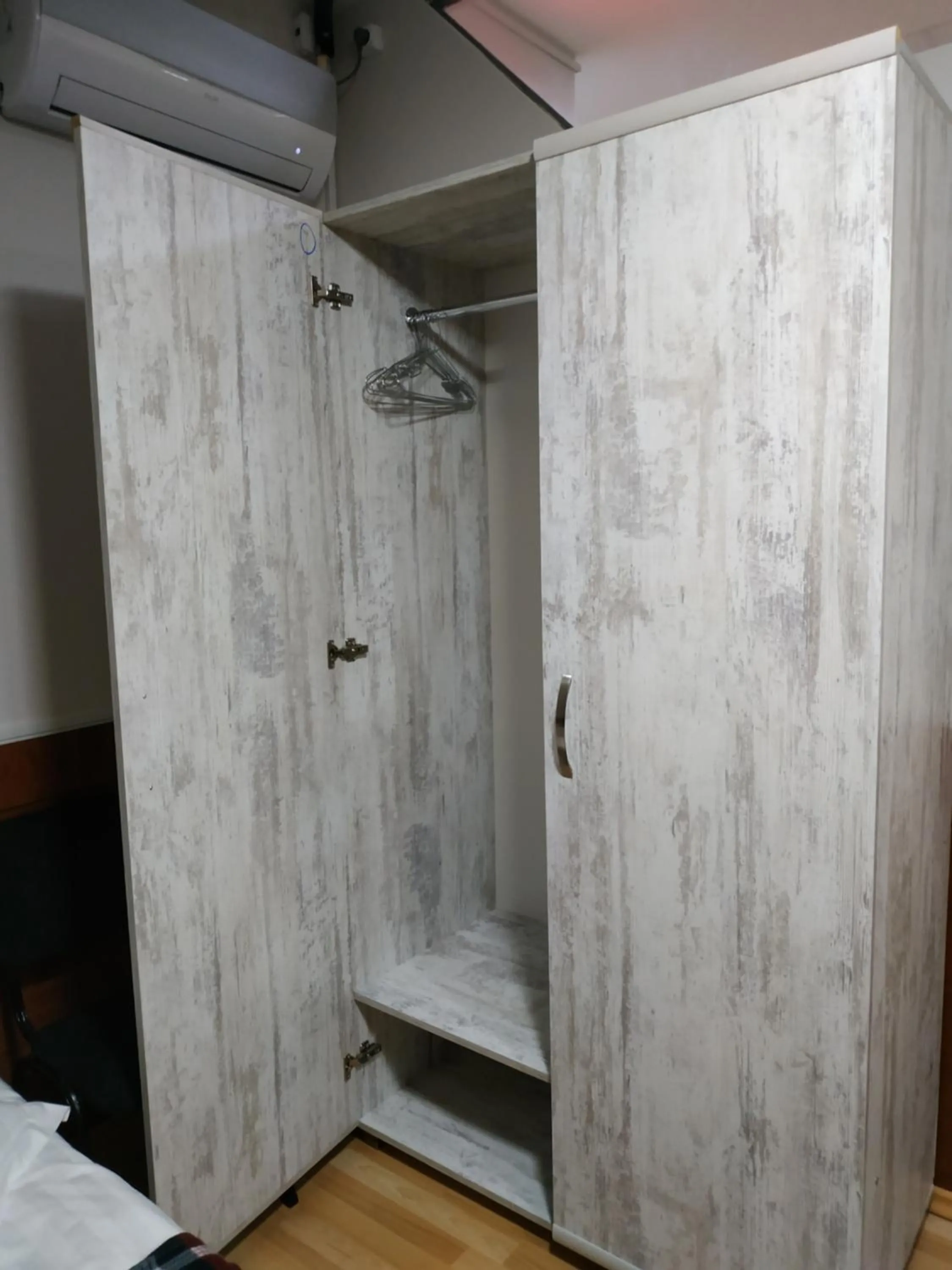 Communal lounge/ TV room, Bed in Hostel Portal