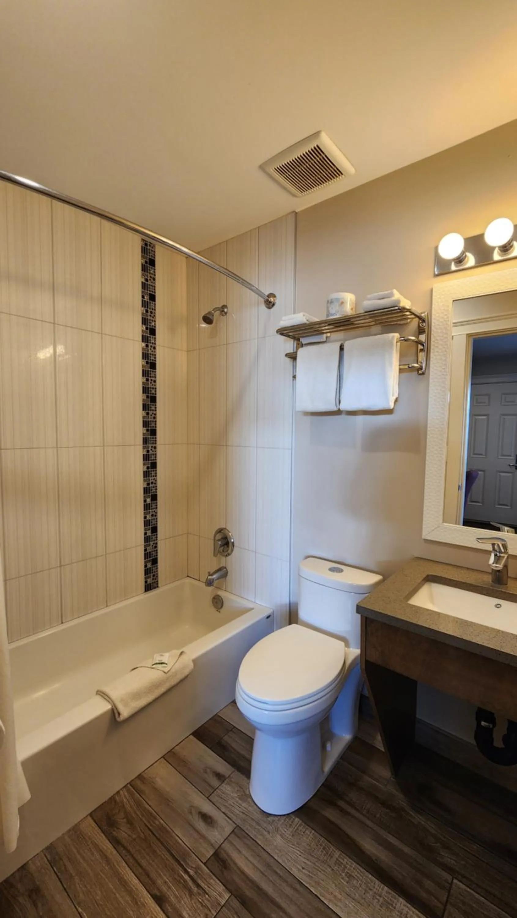 Sahara Courtyard Inn & Suites Osoyoos