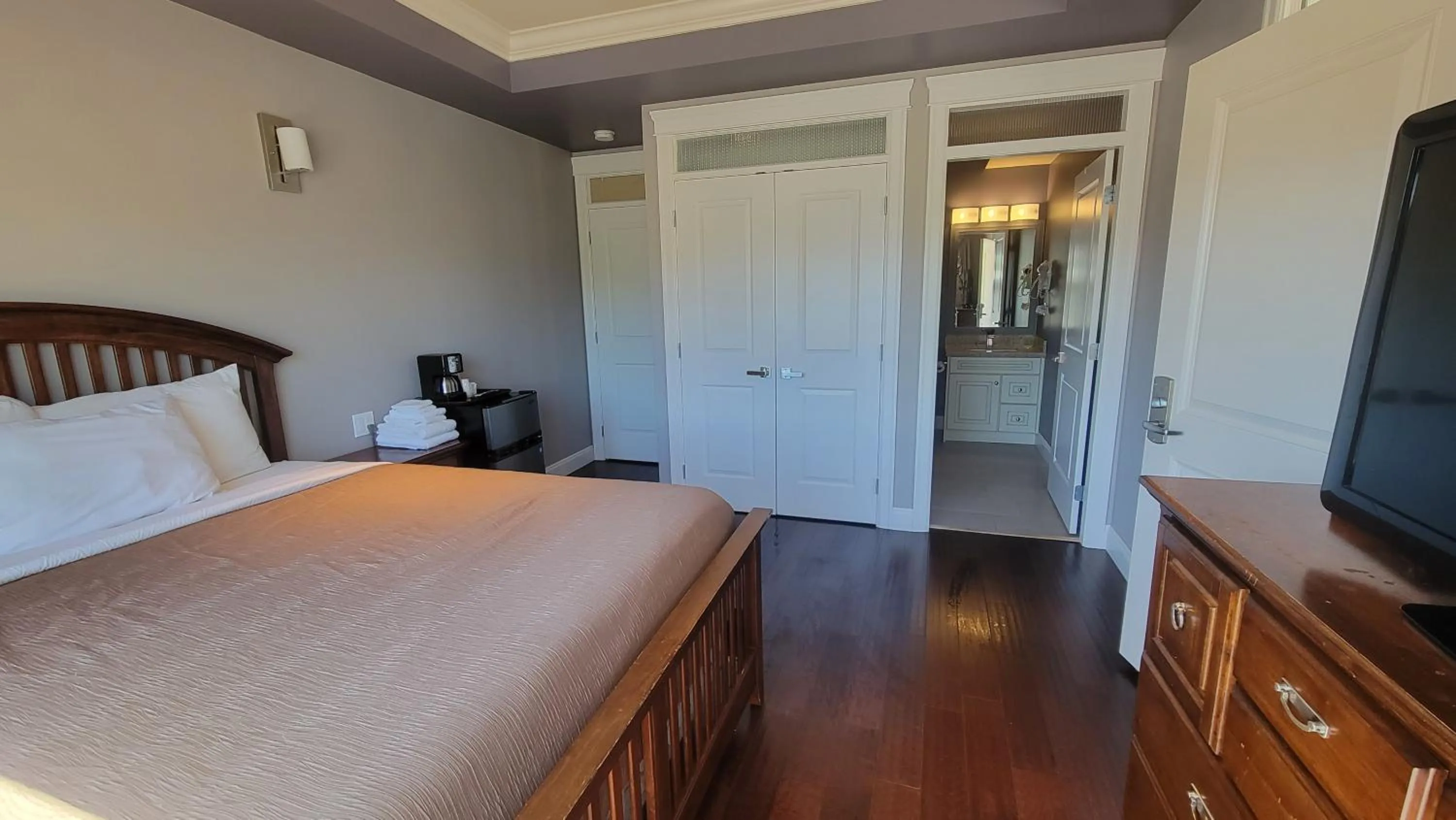 Bed in Sahara Courtyard Inn & Suites Osoyoos