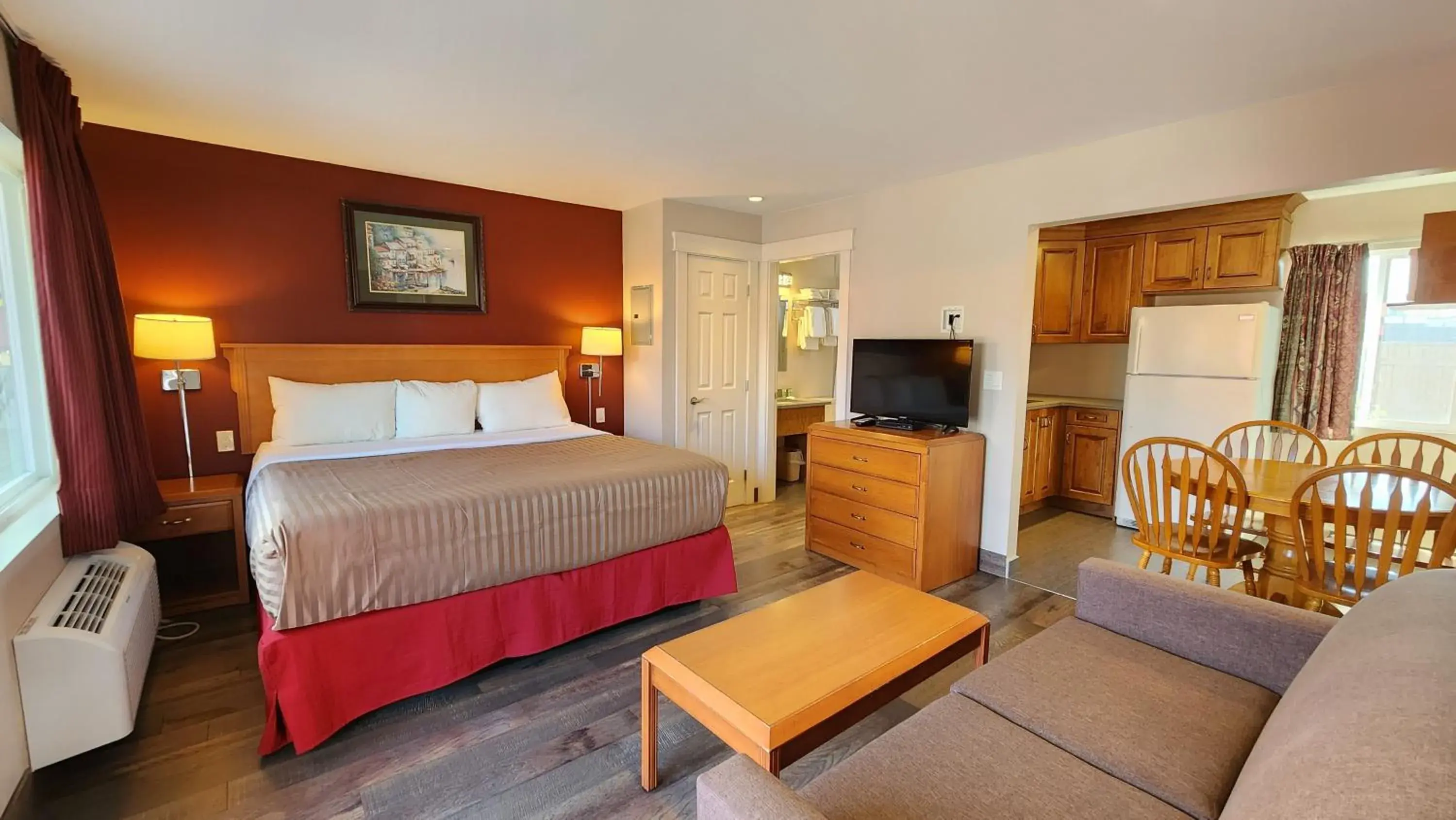 One-Bedroom Suite in Sahara Courtyard Inn & Suites Osoyoos One-Bedroom Suite in Sahara Courtyard Inn & Suites Osoyoos