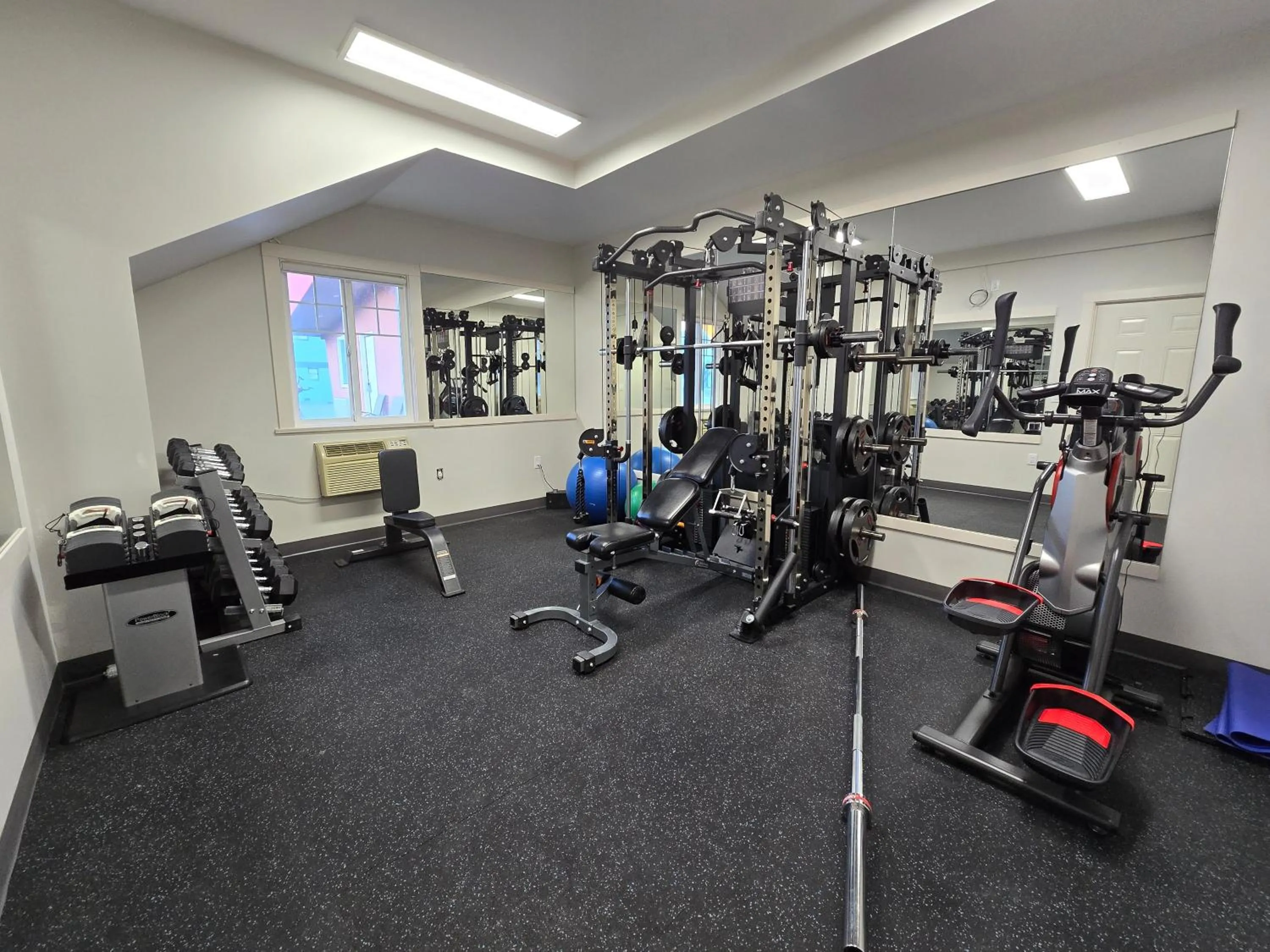 Sahara Courtyard Inn & Suites Osoyoos